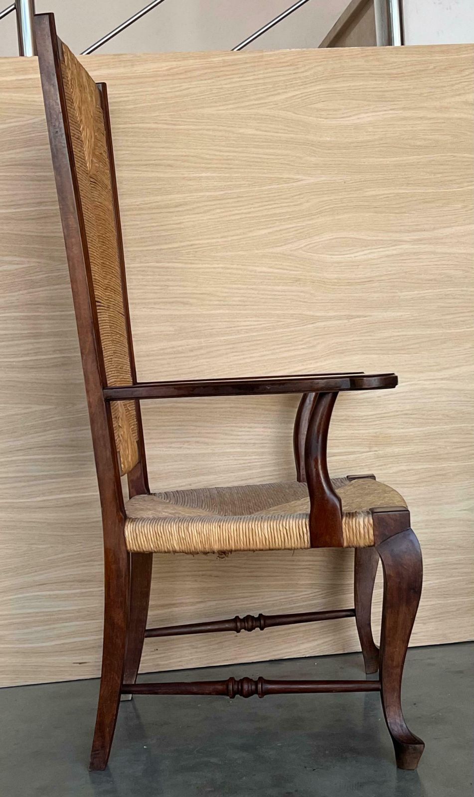 photo for sale Paire de fauteuils espagnols en noyer à dossier et assise cannés, XXe siècle
