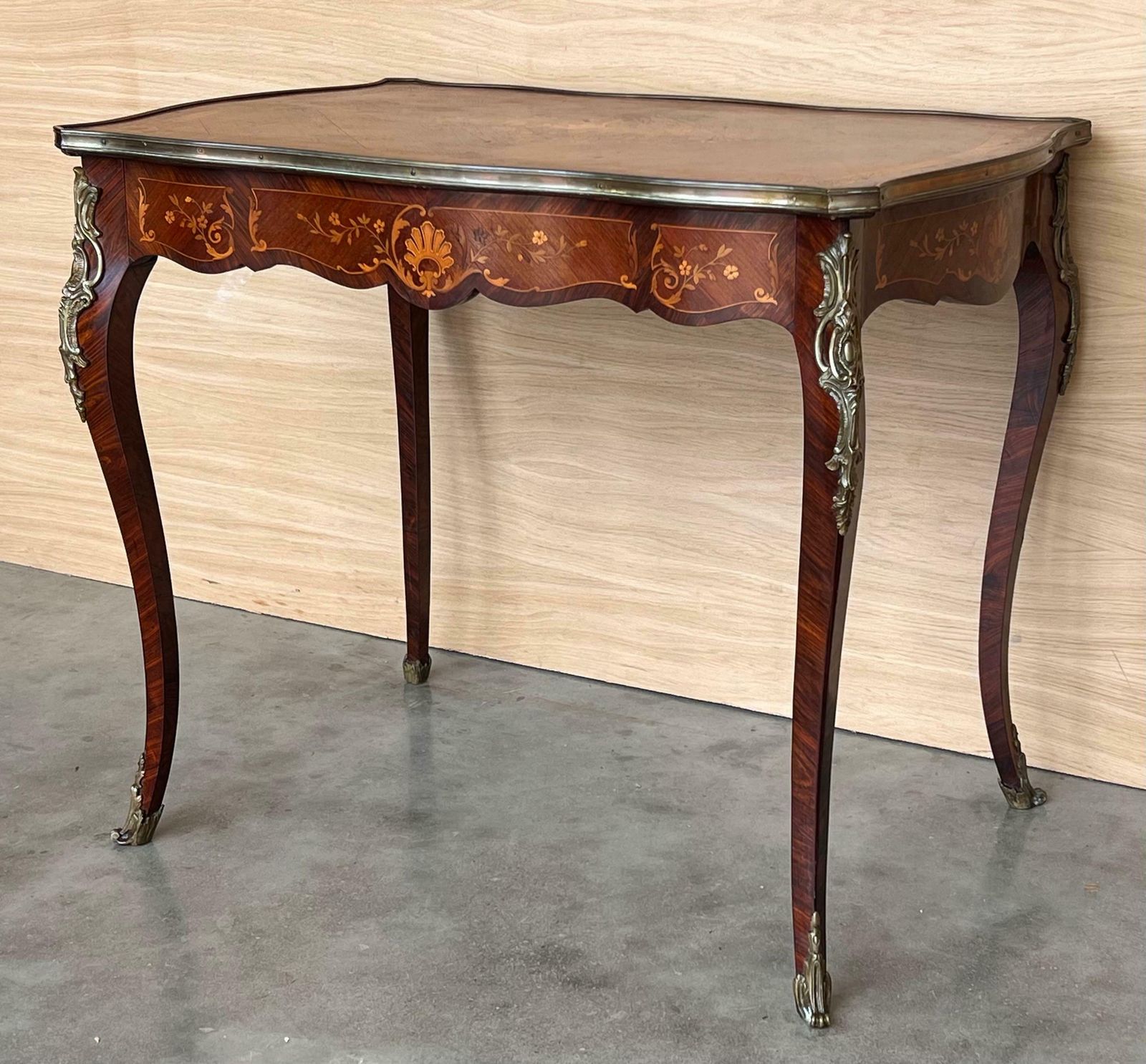 Table à écrire Louis XV en marqueterie, XIXe siècle photo 3736.0