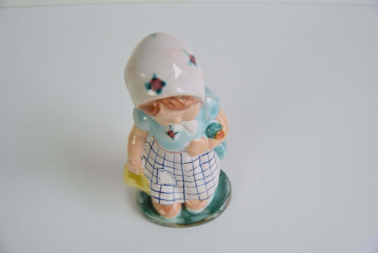 photo furniture Art Deco Ceramic Figurine Of A Girl With A Handbag, Circa 1940