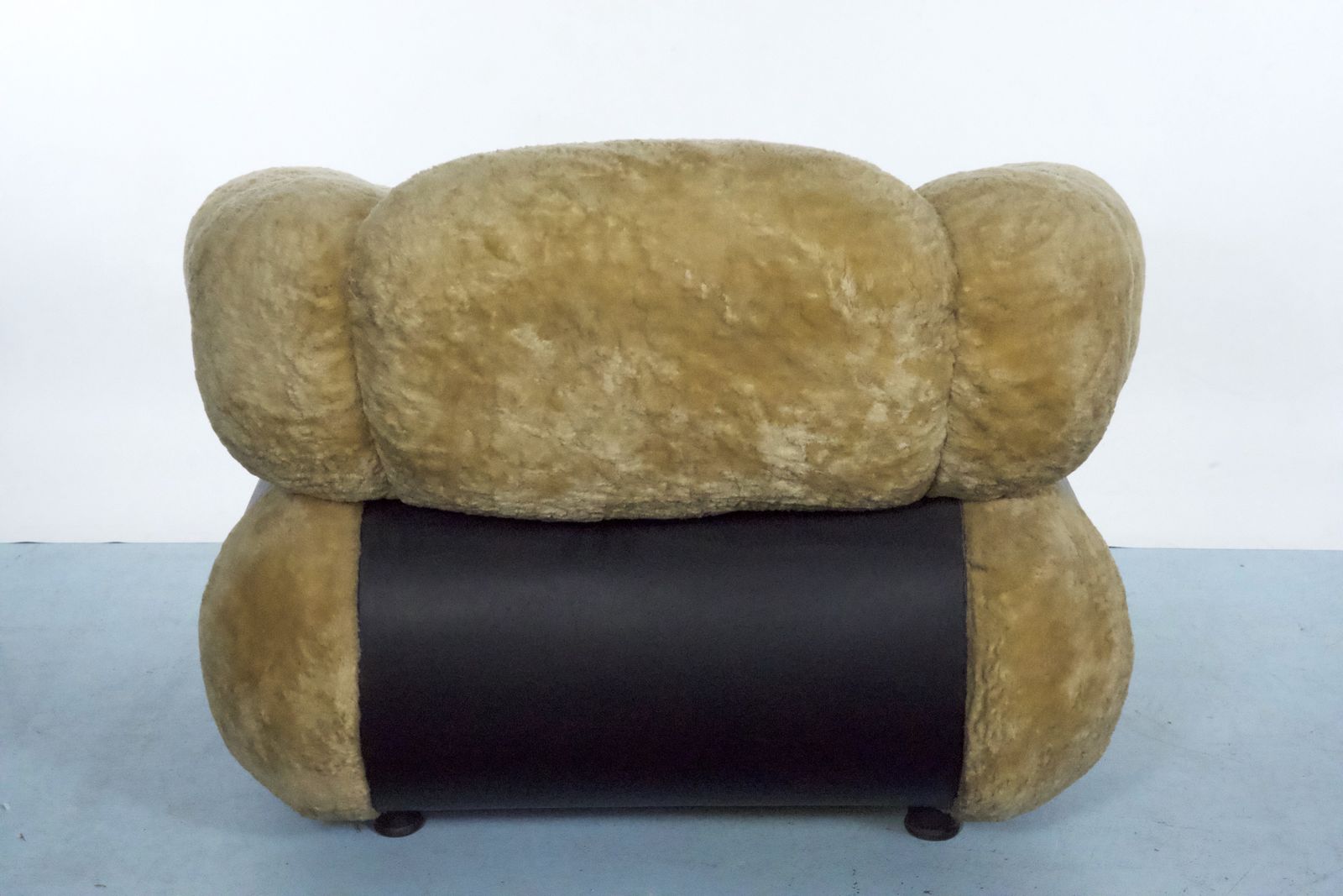 Space Age Single Armchair By Adriano Piazzesi, Cream Teddy Bear & Leatherette, 1970s Italy photo vintage