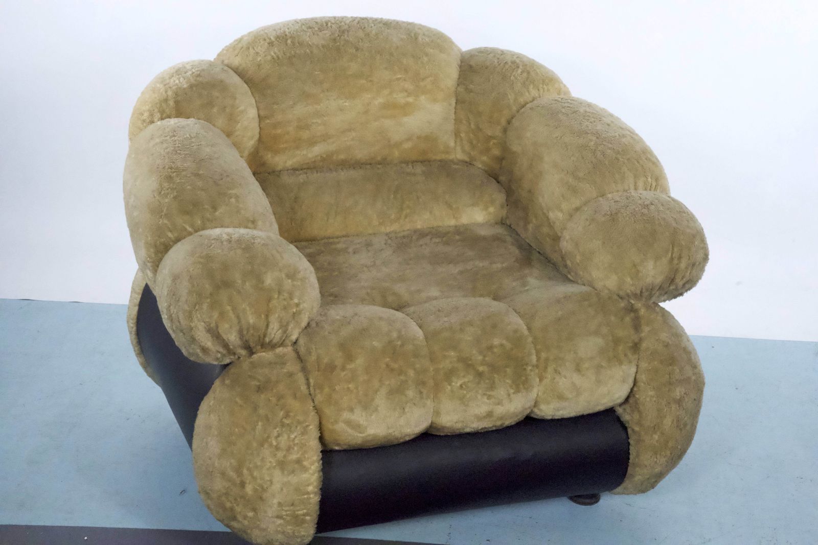 photo furniture Space Age Single Armchair By Adriano Piazzesi, Cream Teddy Bear & Leatherette, 1970s Italy