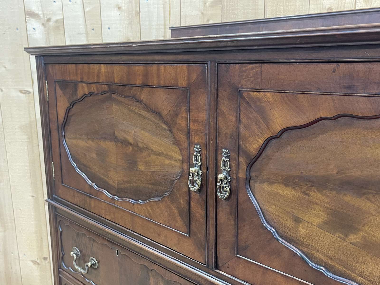 1100.0 English Mahogany Chest Of Drawers From The 1950s photo