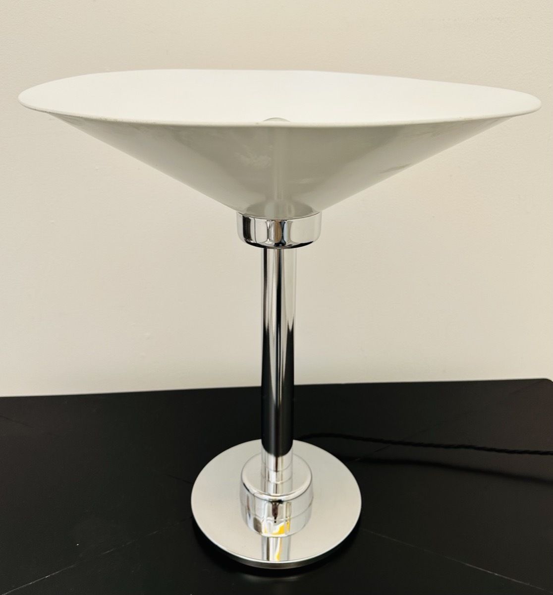 285.0 1970s Italian Conical Uplighter Table Lamp photo