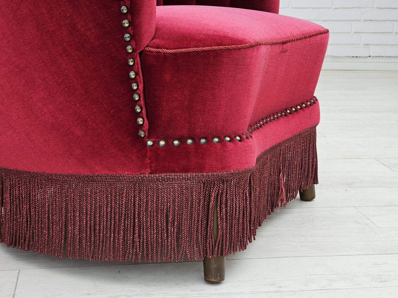 photo vintage 1970s, Danish Lounge Chair, Original Condition, Cherry Red Velour Fabric.