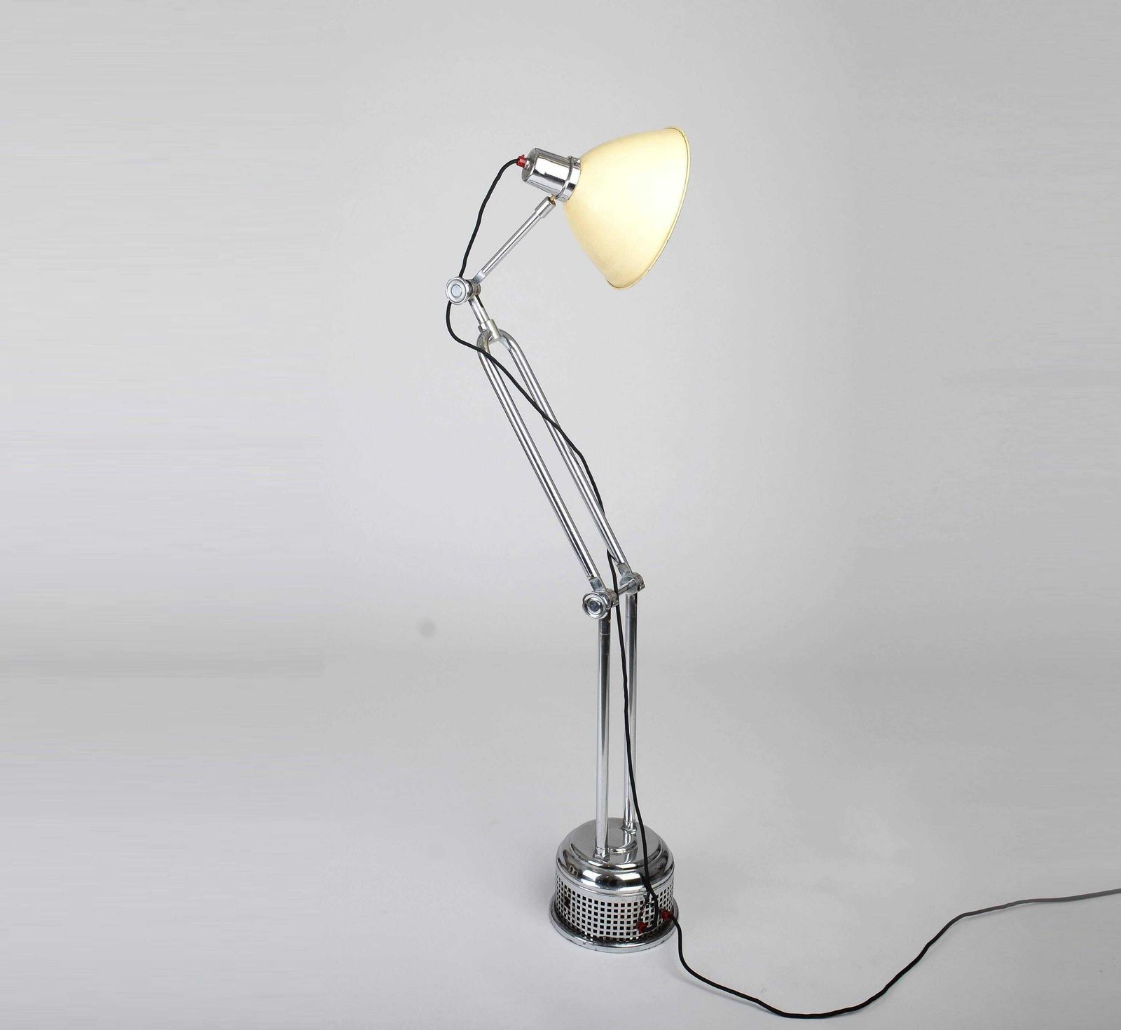 Art Deco Floor Lamp From Perihel, 1930s, Bauhaus Lamp