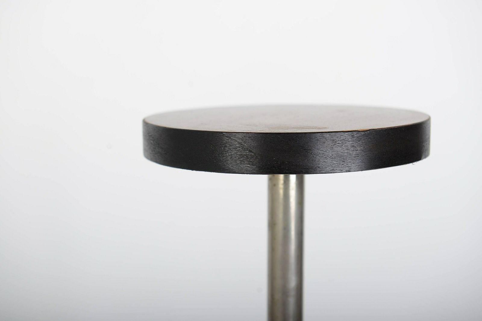 Bauhaus Flower Stand By Halabala, 1930s – Nickel Plated Brass And Lacquered Base, Perfect For Modernist Homes, Thonet Style photo vinterior