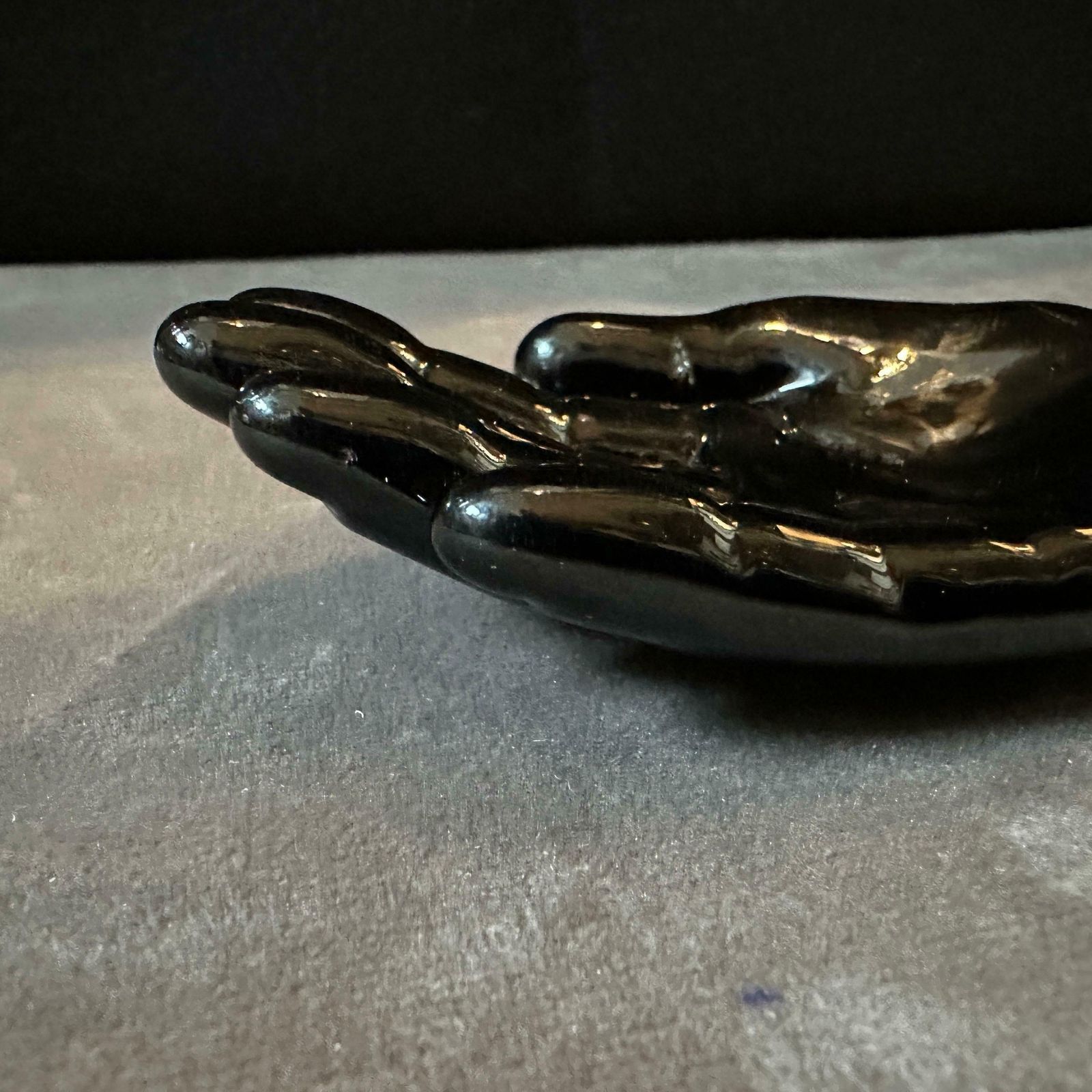1990s Alfredo Barbini Modern Black Murano Glass Paperweight Depicting An Hand photo 319.0