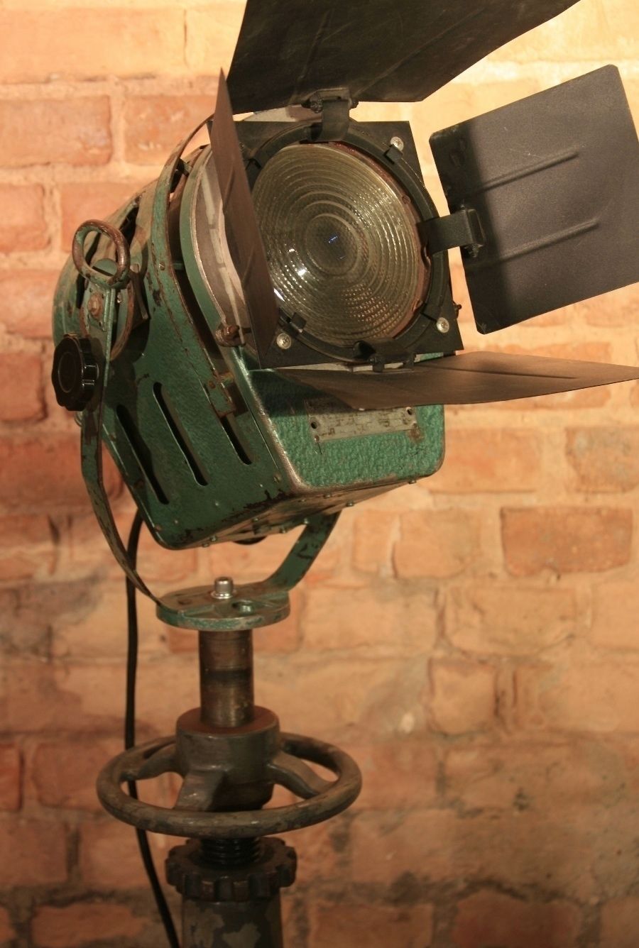 Theater And Film Spotlight Model 150 photo vintage