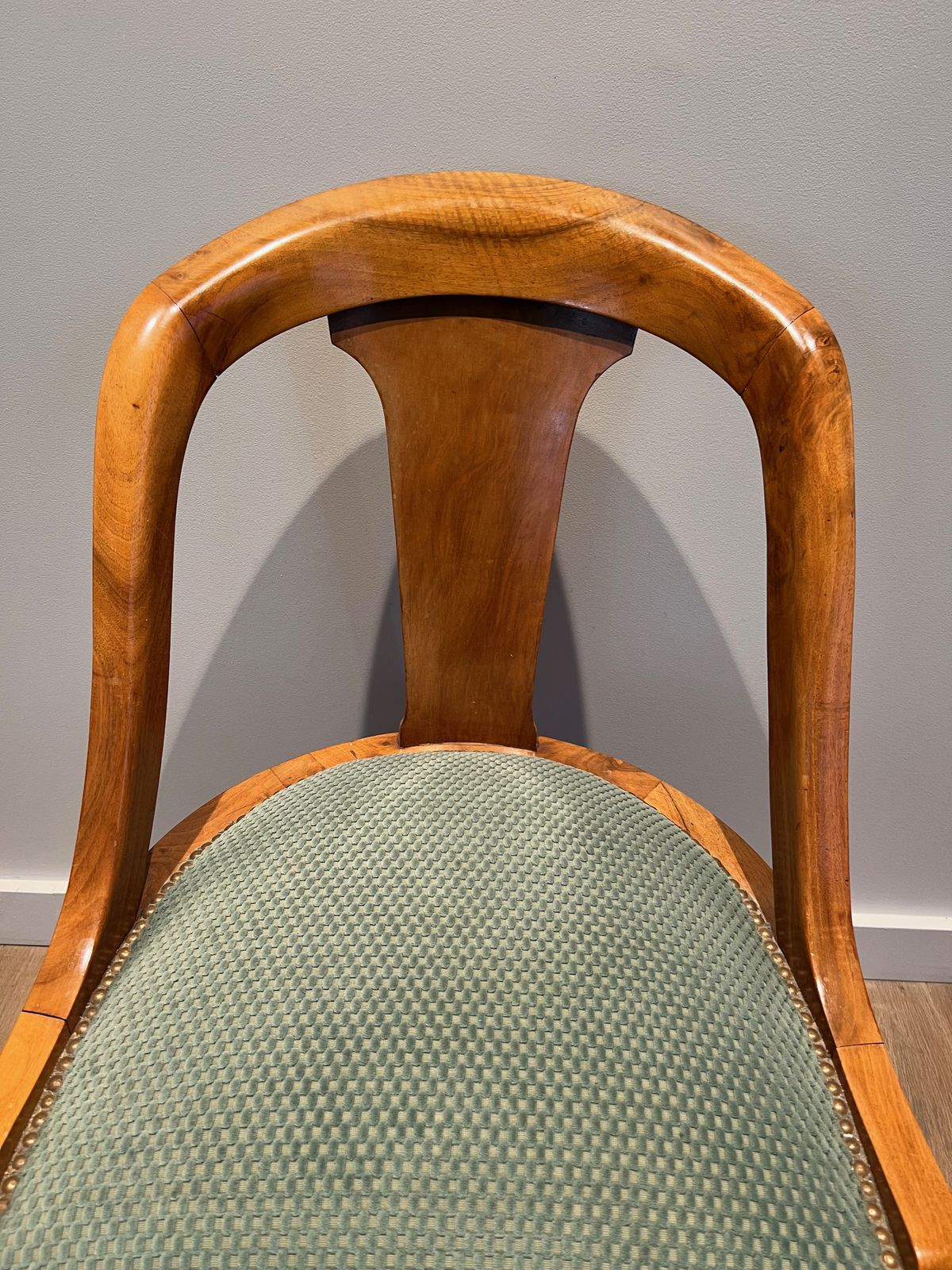 photo furniture Set Of 6 Art Deco Period Walnut Gondola Chairs