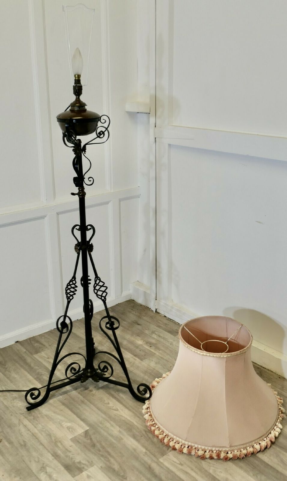 Wrought Iron Telescopic Floor Standing Electrified Oil Lamp photo vinterior