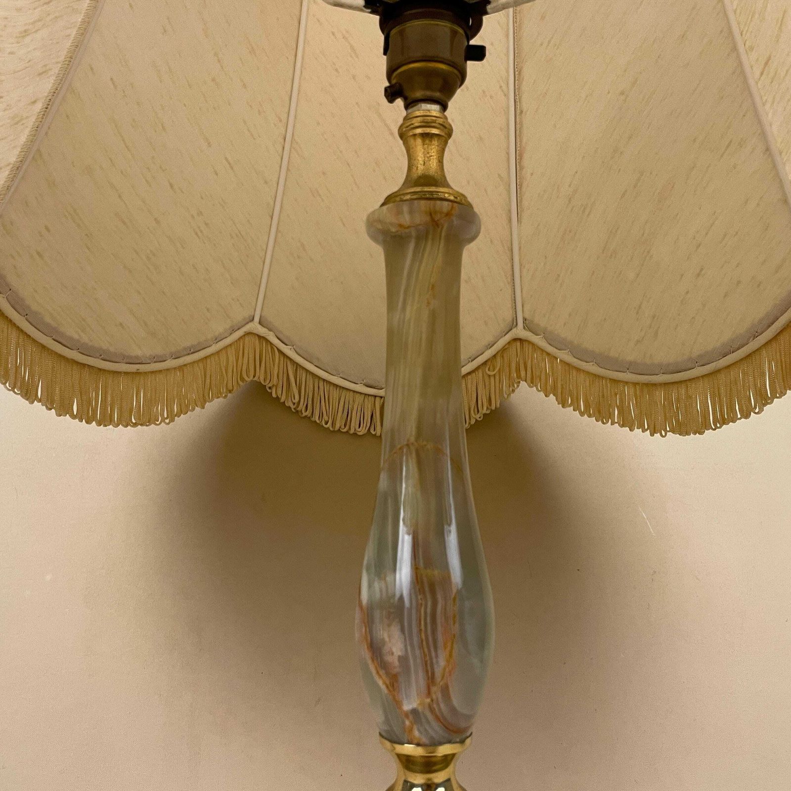 Antique Onyx Marble Lamp Light Brass Green Gold Metal Bedside Side Table Desk Marbled Patterned Vintage Downton Ornate Tassel Lampshade photo vinterior