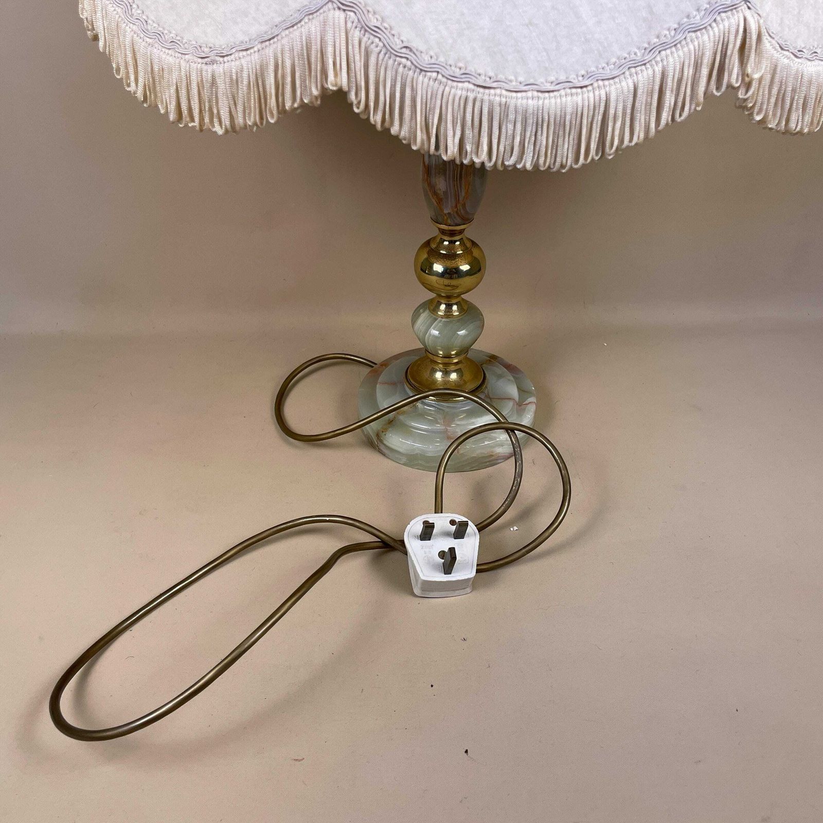 photo furniture Antique Onyx Marble Lamp Light Brass Green Gold Metal Bedside Side Table Desk Marbled Patterned Vintage Downton Ornate Tassel Lampshade