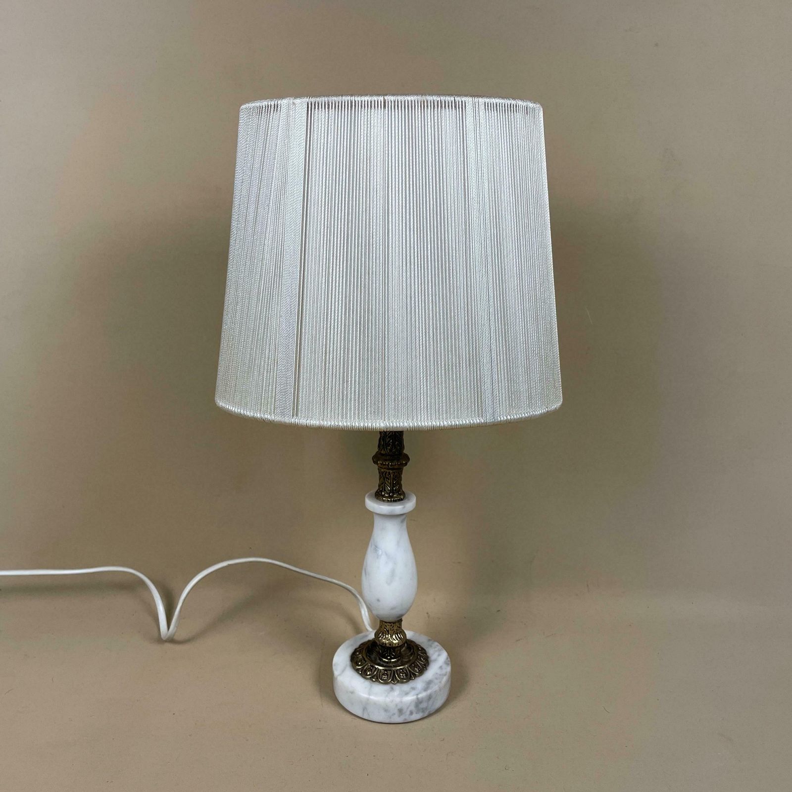 Antique Onyx Marble Lamp Light Brass Gold Metal Bedside Side Table Desk Marbled Patterned Vintage Pattern Feet Ornate String Lampshade White