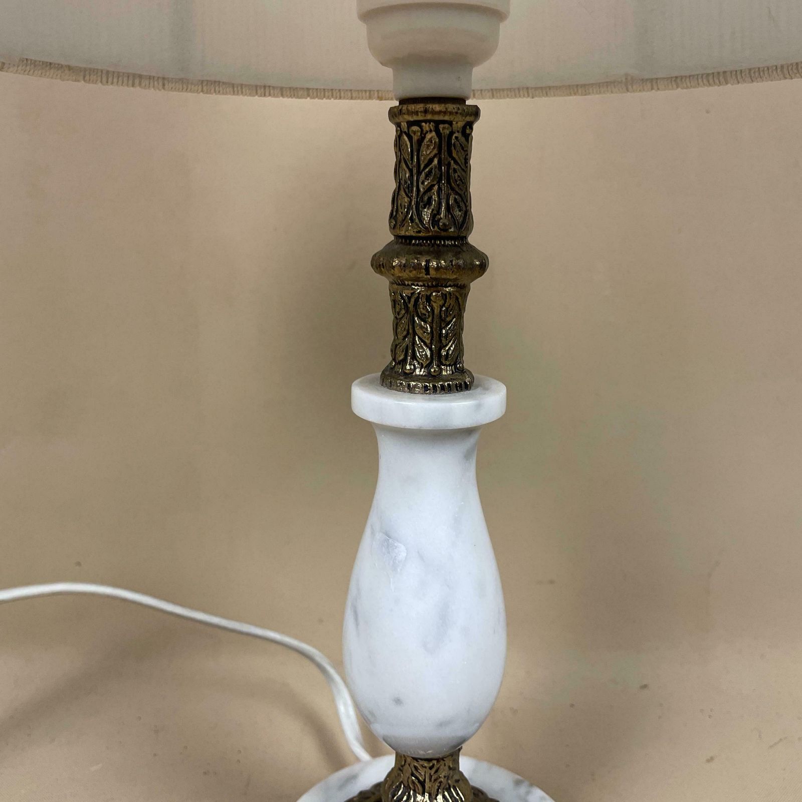 Antique Onyx Marble Lamp Light Brass Gold Metal Bedside Side Table Desk Marbled Patterned Vintage Pattern Feet Ornate String Lampshade White photo buy