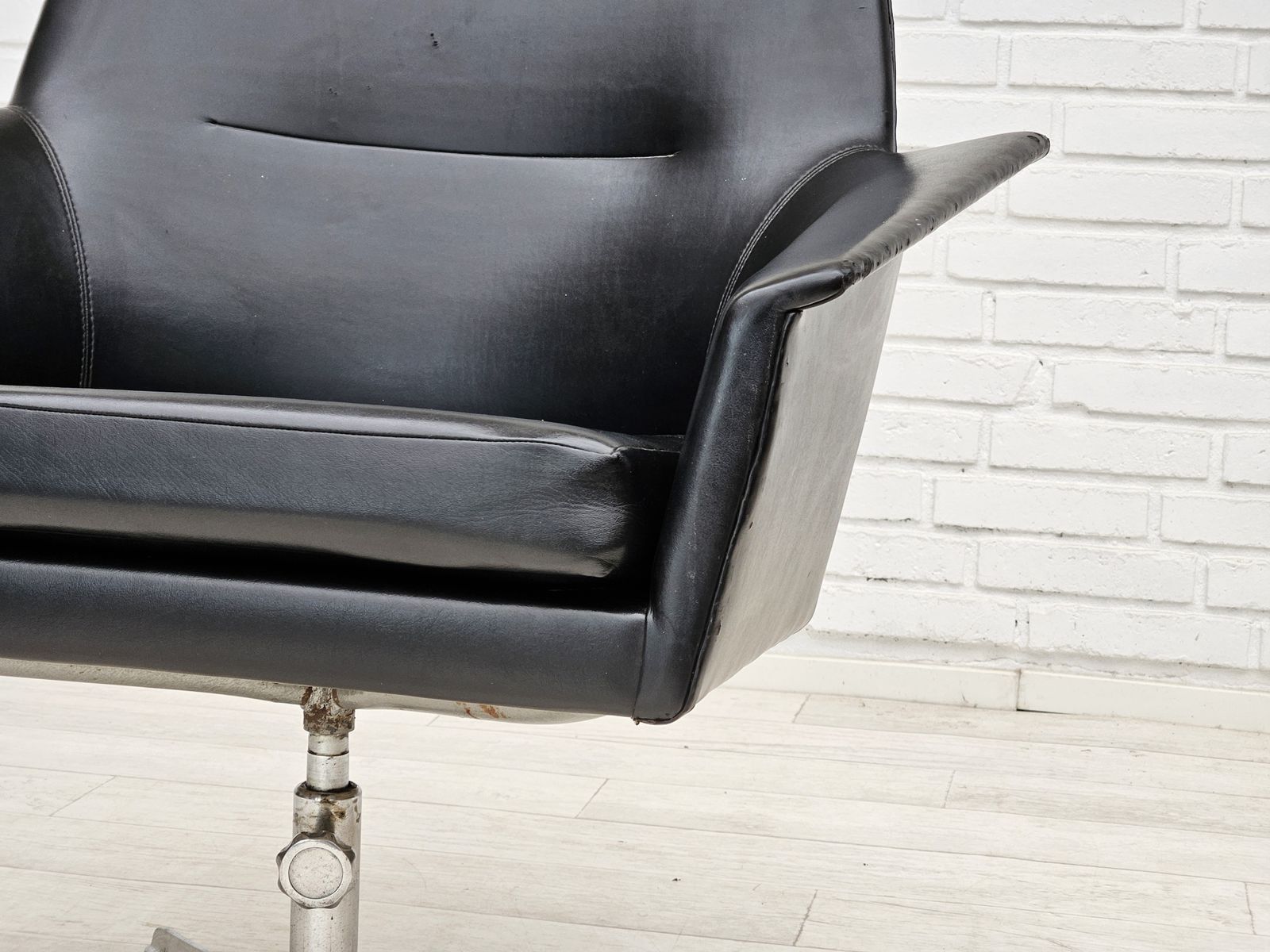 Furniture 1960s, Scandinavian Design, Swivel Chair, Original Condition, Artificial Leather, Cast Aluminum Base. photo