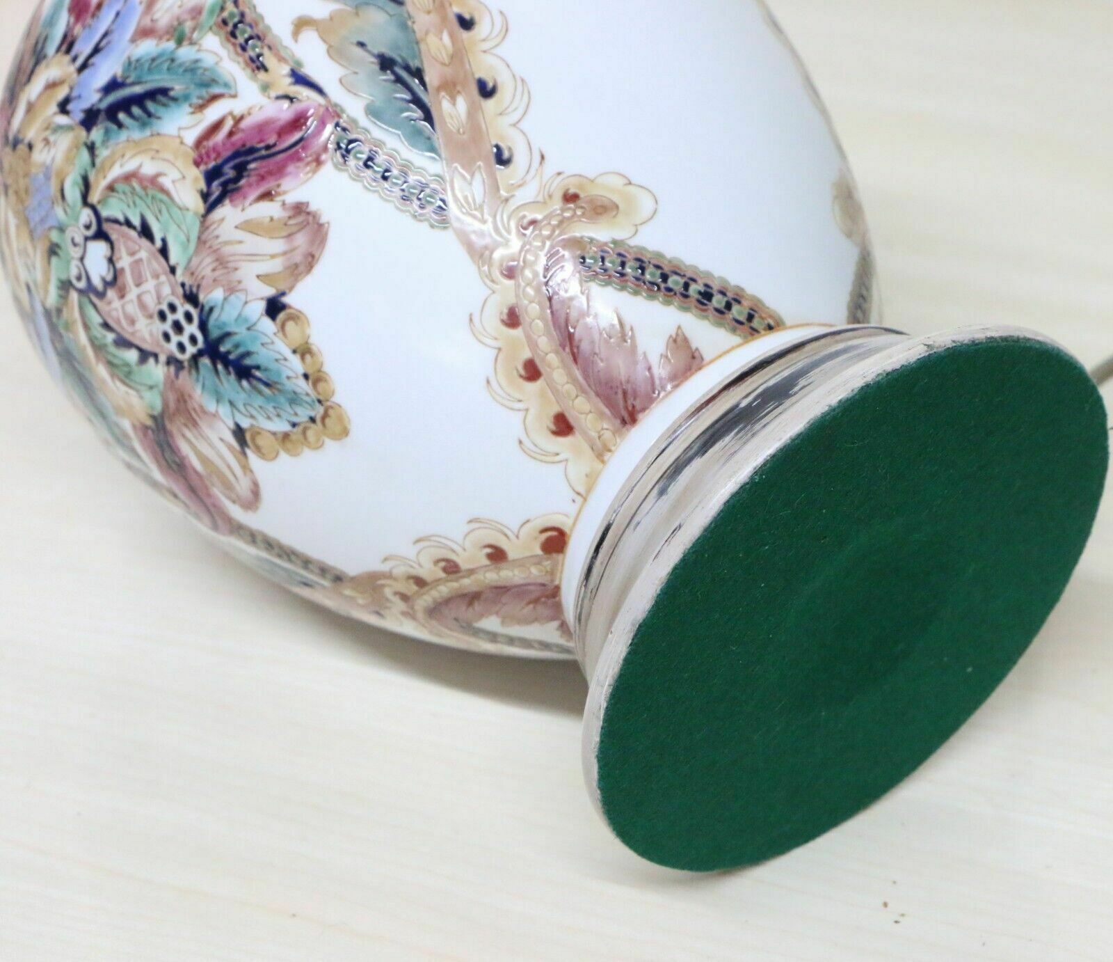 85.0 Table Lamp Vintage Oriental Chinese Unusual Garland Design Lamp On Wooden Base photo