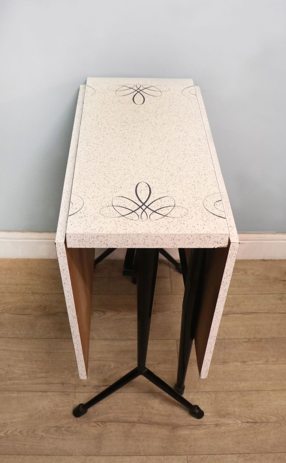 A Lovely Retro Dropleaf Dining Table With Melamine Or Formica Granite Effect. photo 245.0
