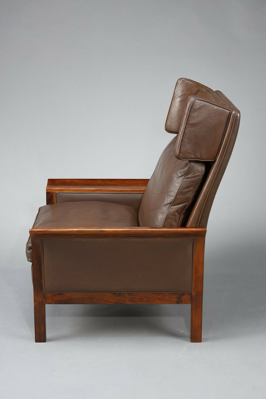4852.0 Living Room Furniture In Rosewood With A Sofa And A Pair Of Leather Armchairs photo