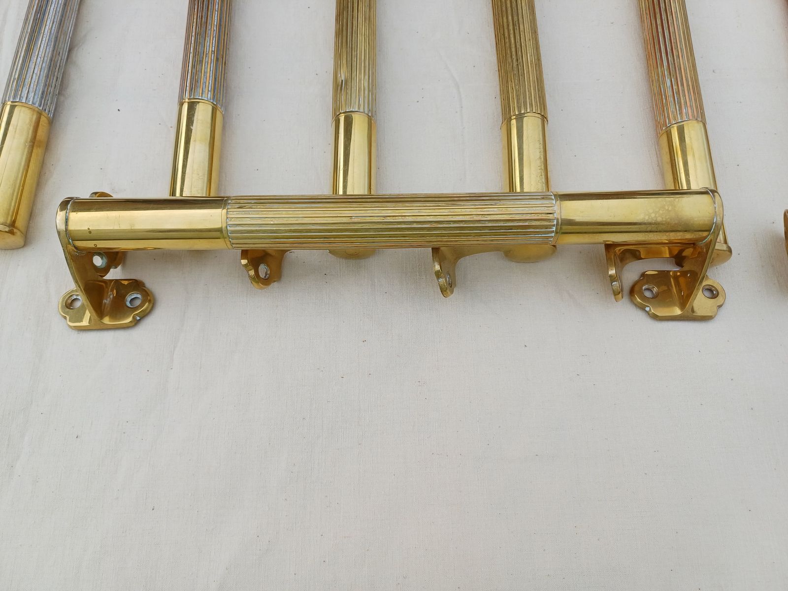 photo vintage Set Of 17 Art Deco Brass Door Bars