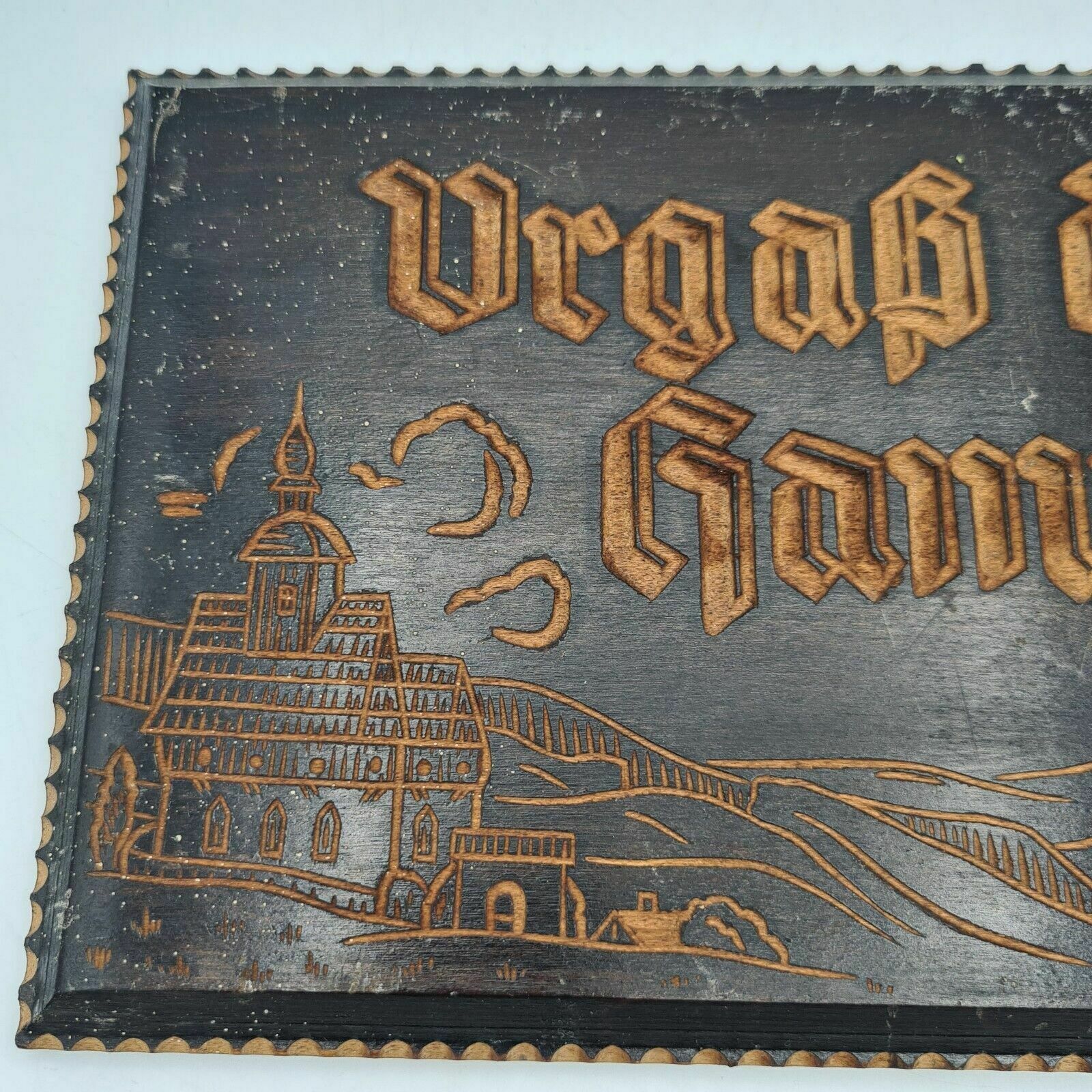 Bavarian Wood Wall Plaque Carving "Vergiß Dei Hamit Net" Alpine Folk Art 1935 photo vinterior
