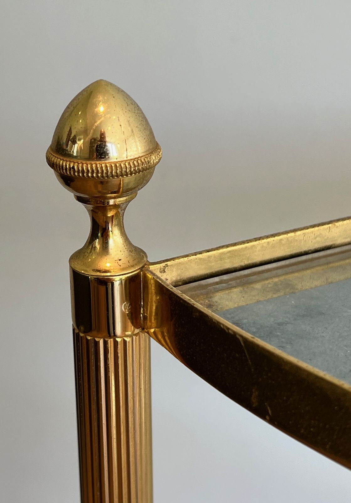 photo vinterior Pair Of Gilded Metal Corner Sofa End Tables And Eglomisé Mirror Trays In The Style Of Maison Jansen