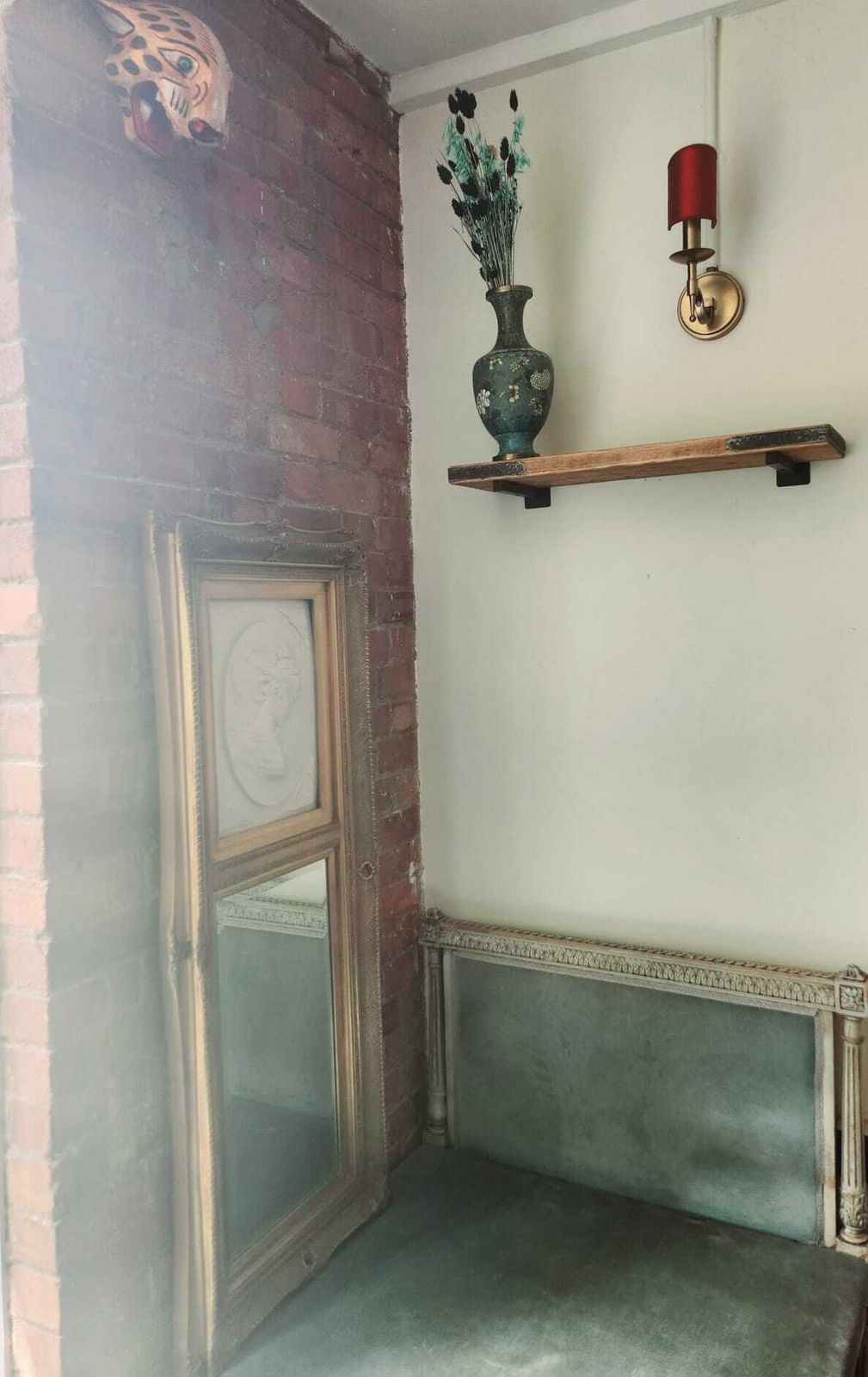 photo vinterior Mantel Mirror, Timeless Elegance: Stunning 19th Century Style Gilt Framed With Stone Relief Of Young Woman