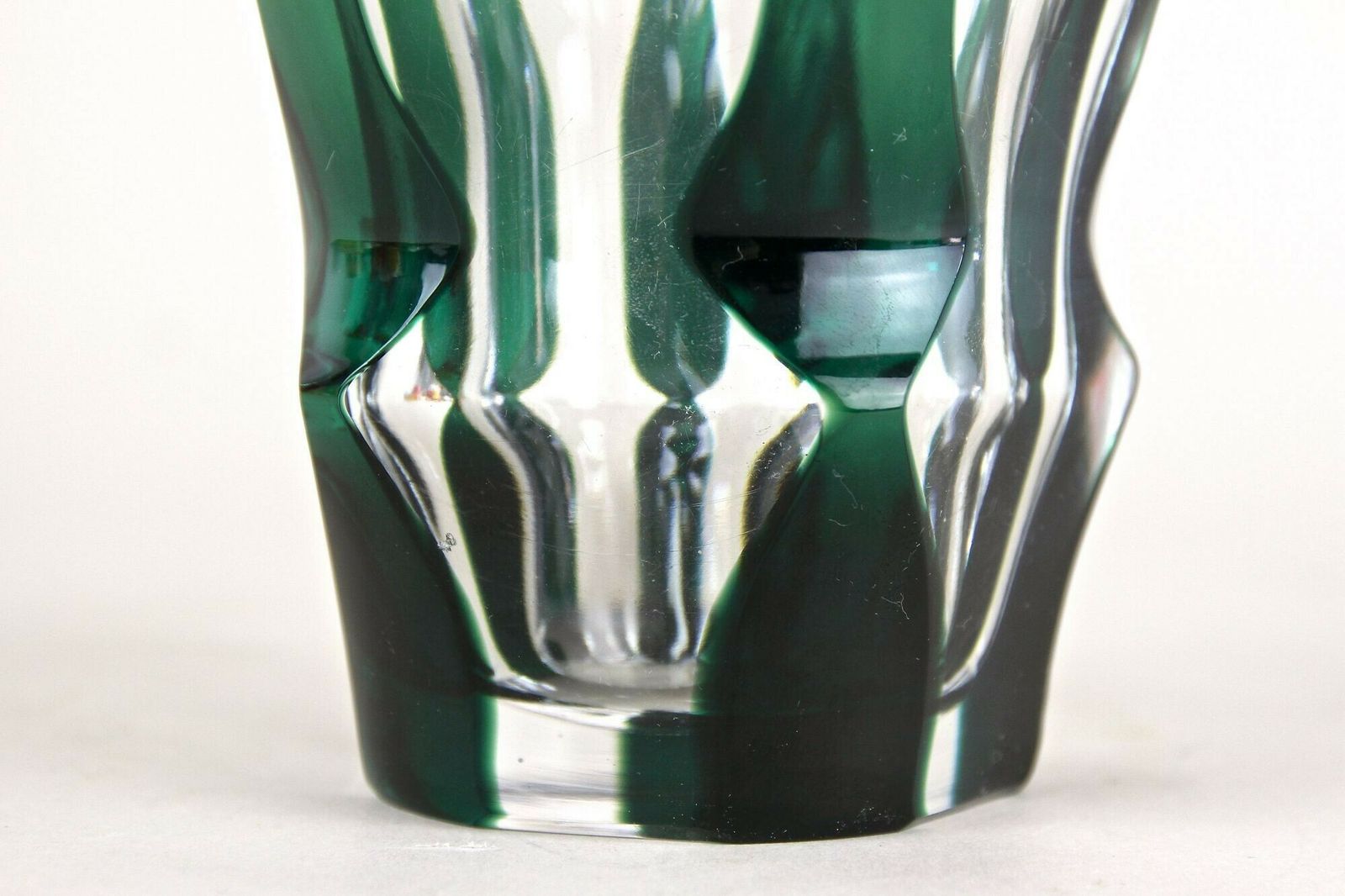 photo vinterior Emerald Green Overlay/ Cut Glass Vase By Val Saint Lambert, Belgium Ca. 1950