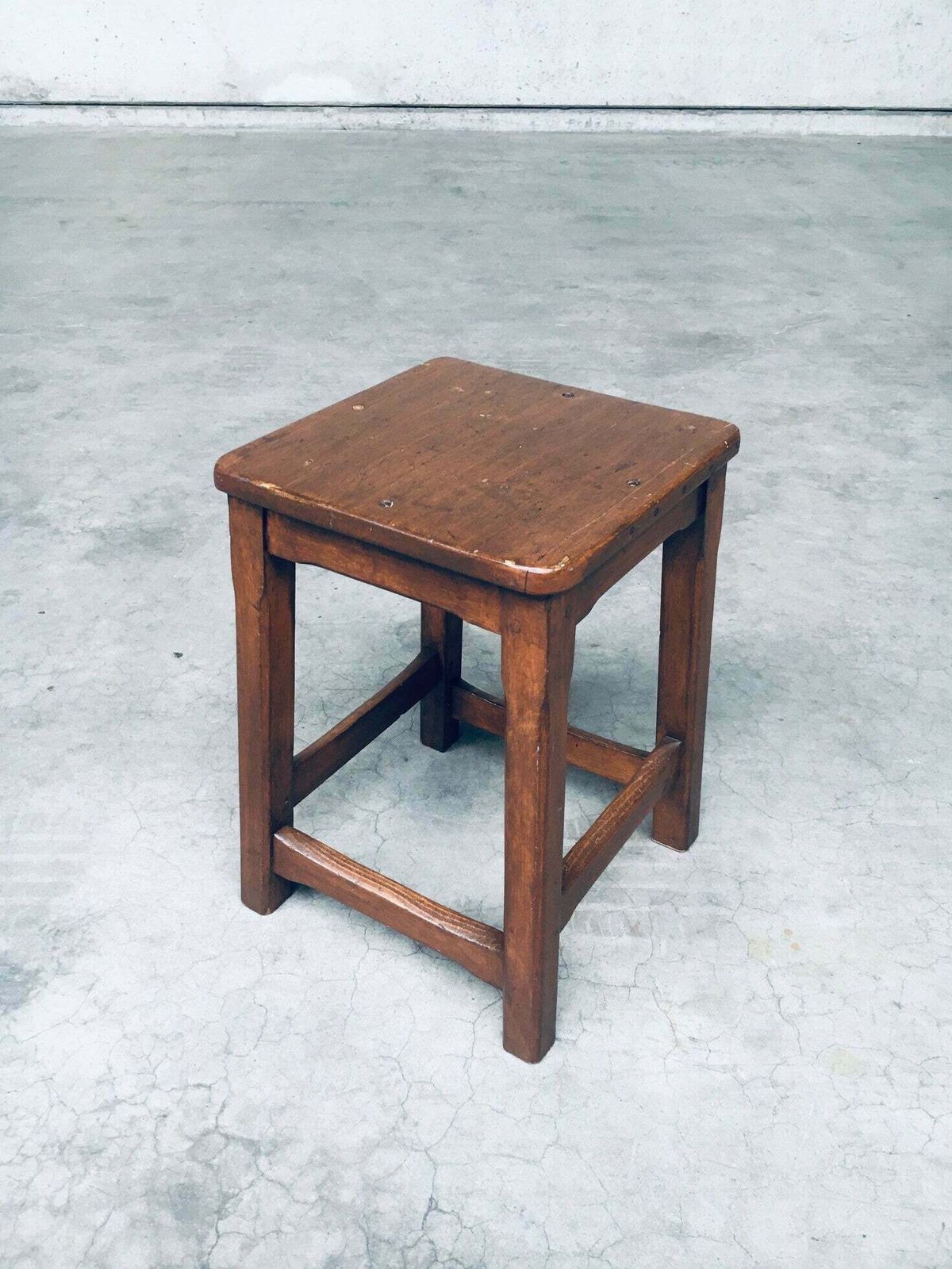Meubels Handgemaakt Massief Houten Krukkenset, België, Ca. Jaren 1940 photo