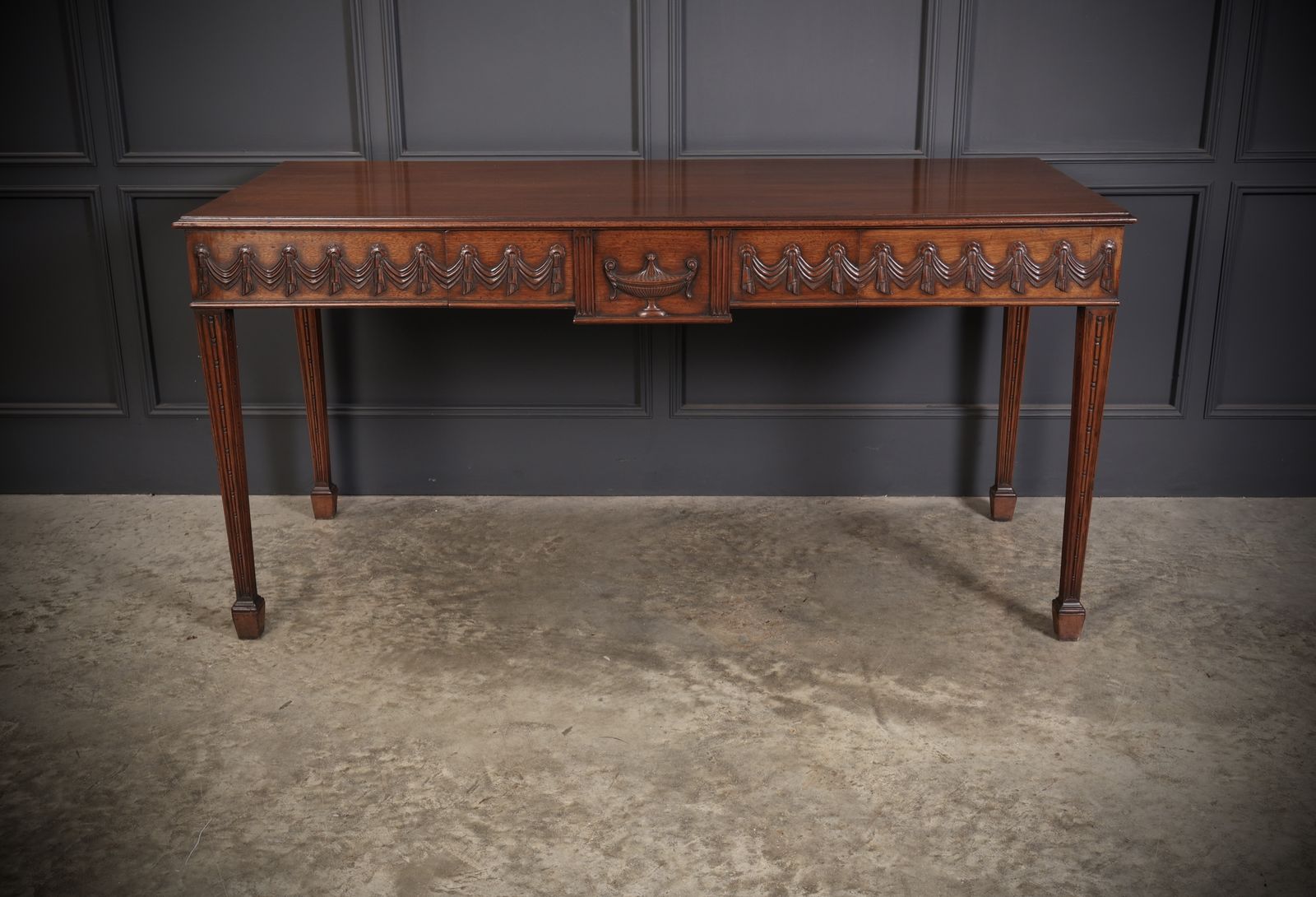 1595.0 Large Sheraton Style Mahogany Serving Table photo