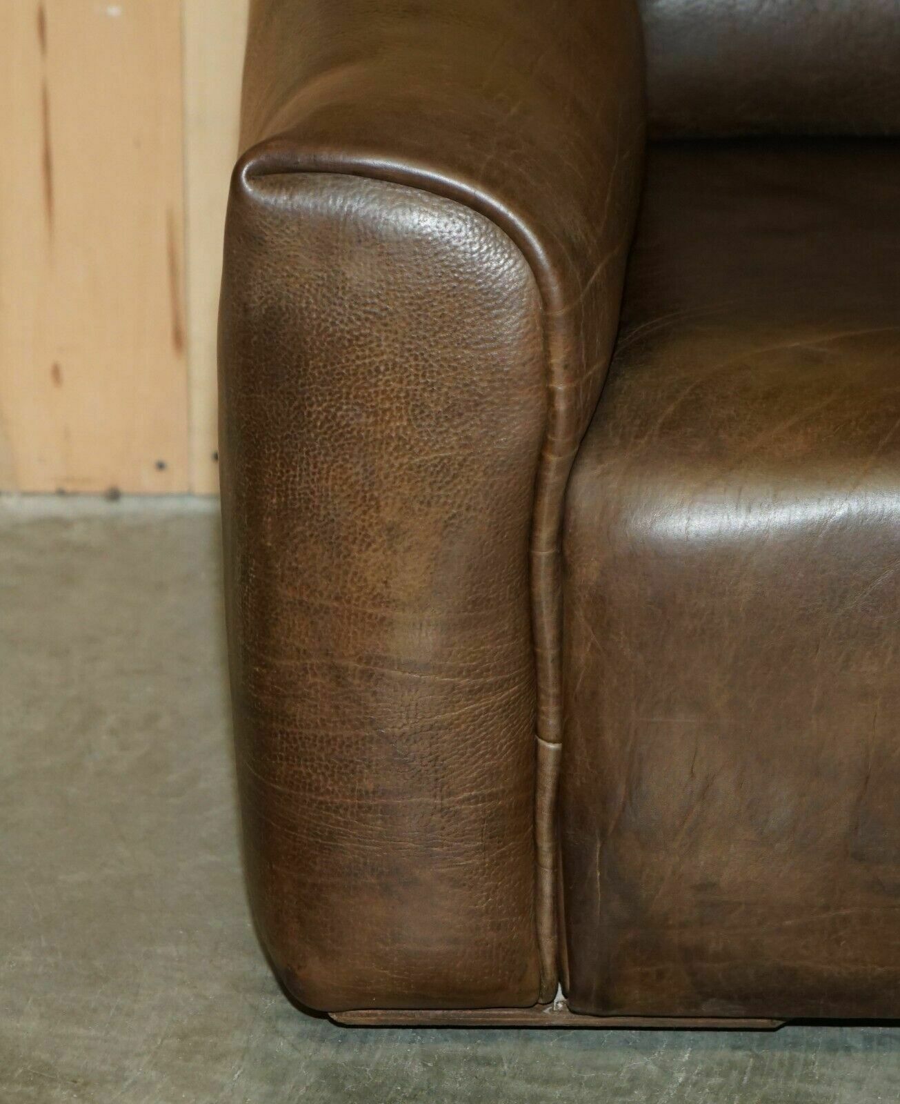 photo furniture Restored De Sede Ds47 Reclining Brown Buffalo Neck Leather Sofa Part Of A Suite