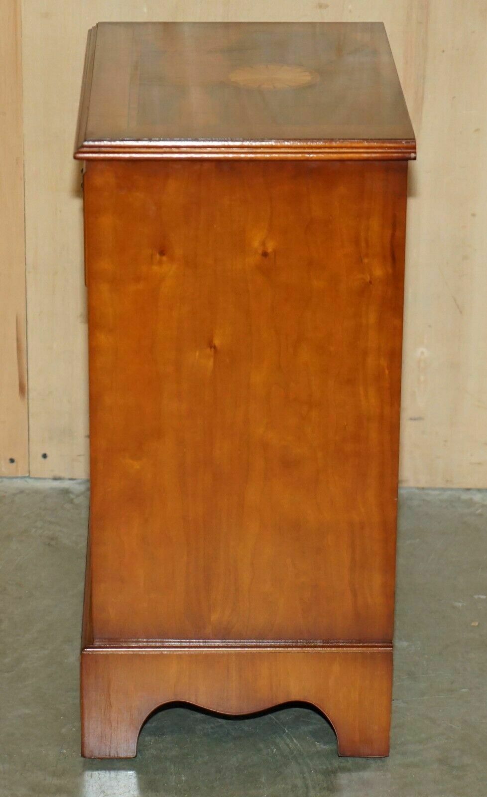 photo vinterior Pair Of Vintage Burr Walnut, Yew Wood Sheraton Revival Lamp Side End Wine Tables
