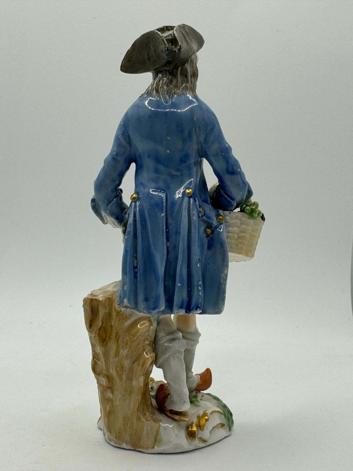 18th Century Meissen Figure 'Street Trader Selling Grapes' photo vinterior