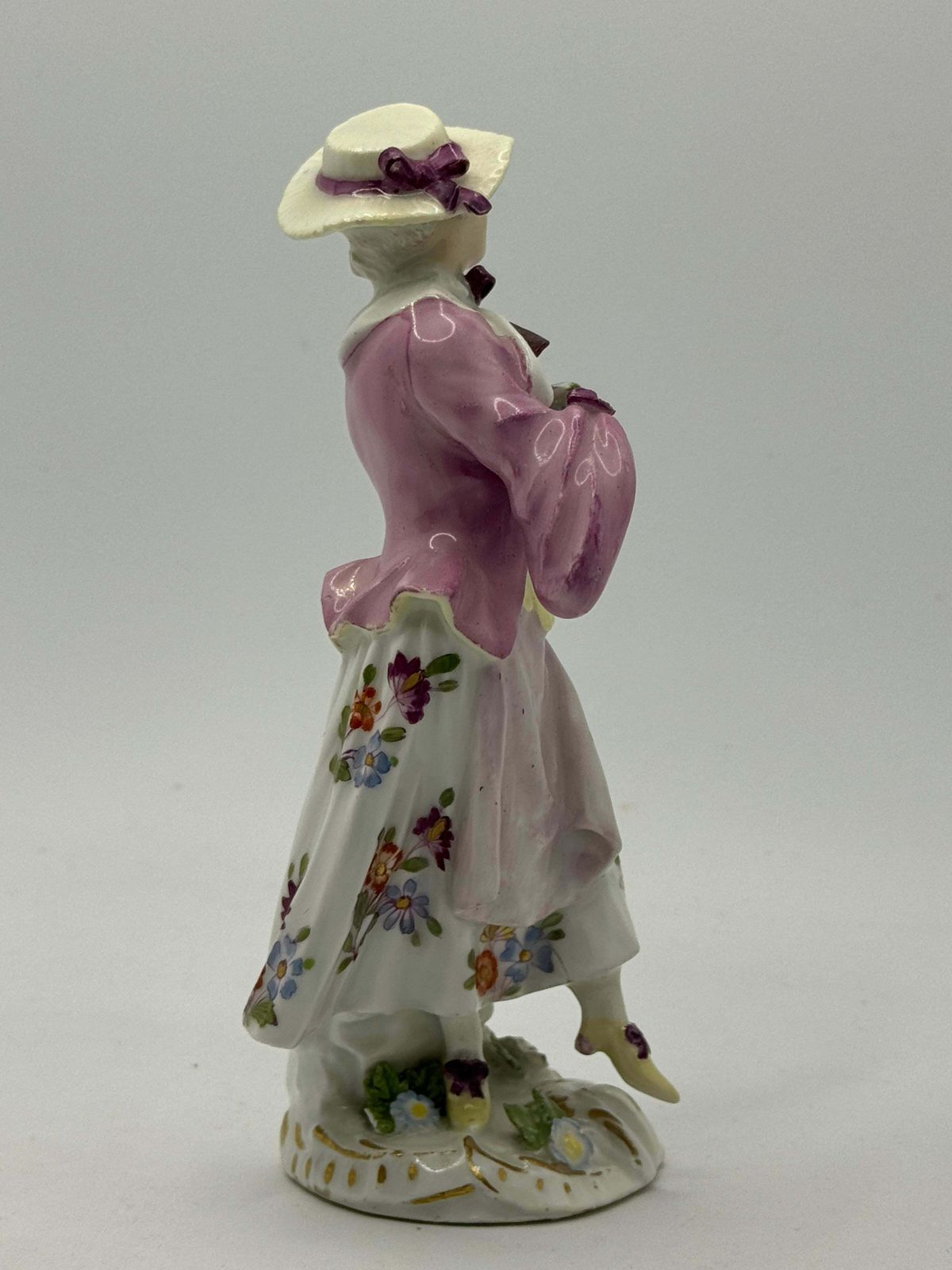 18th Century Meissen Figurine Of A Lady photo vinterior