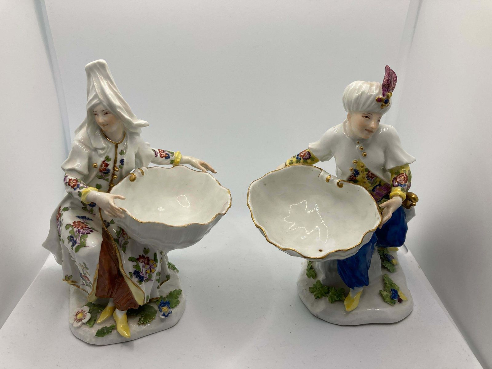 16000.0 18th Century Meissen Turkish Pair Holding Sweetmeat / Table Salt Bowls photo