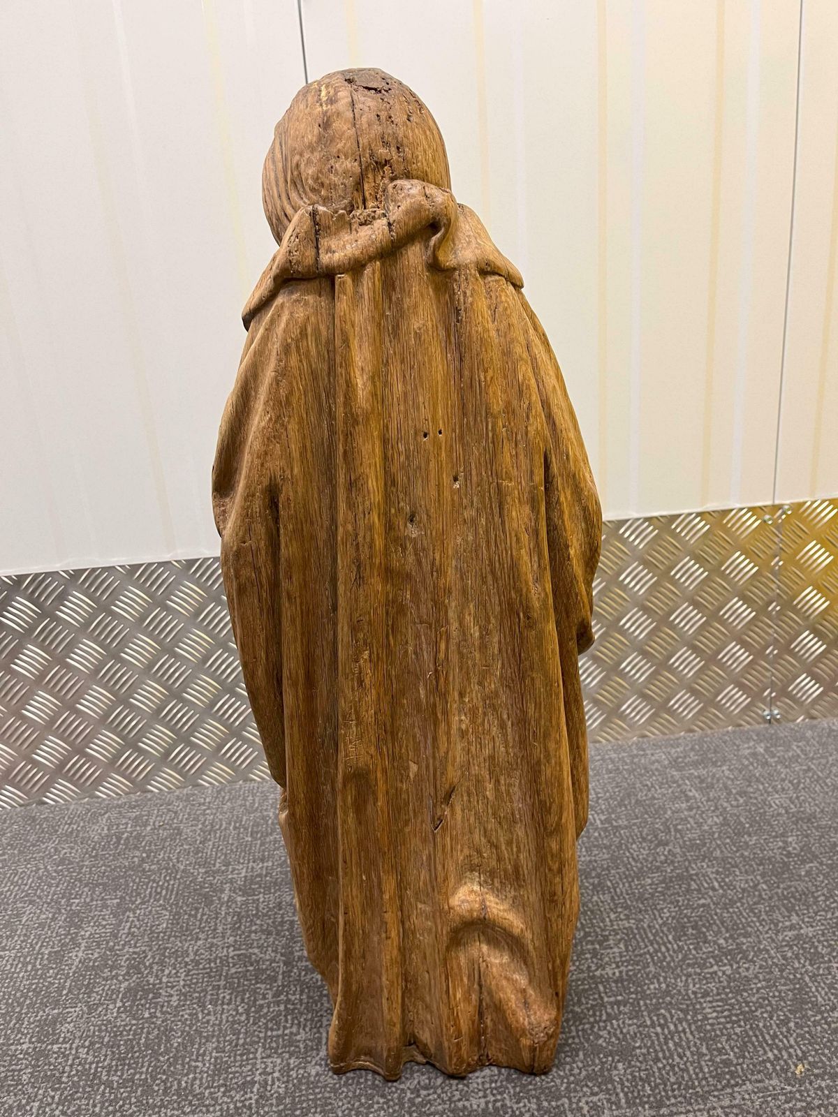 photo furniture Pair Of 16th Century Carved Oak Saints