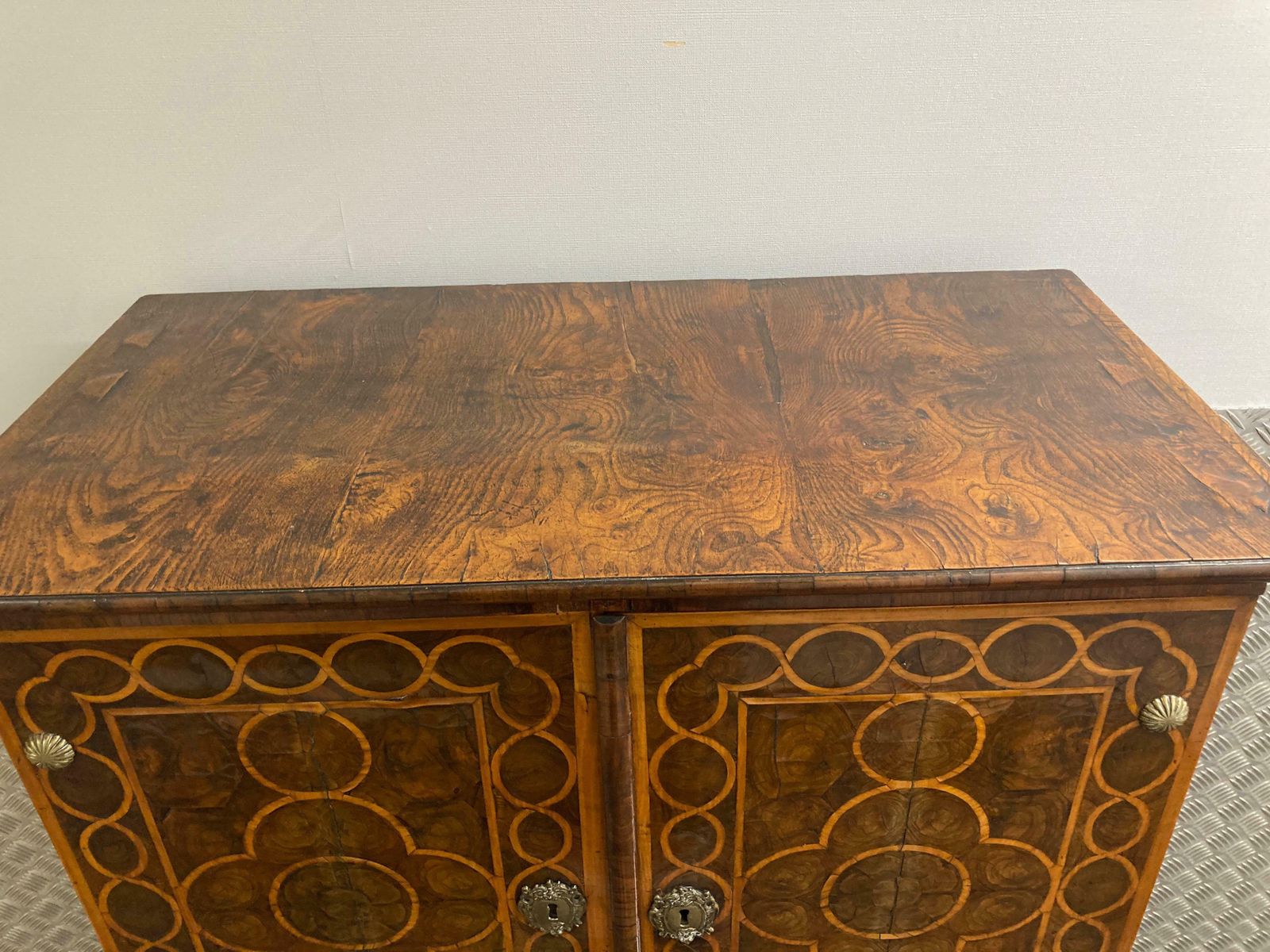 photo vintage William & Mary Walnut Oyster Veneer Cabinet On Stand