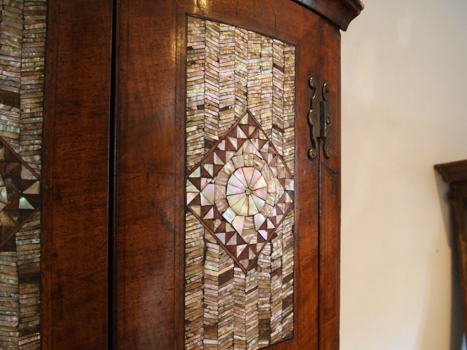 Cupboard Rare Queen Anne Corner Cabinet Walnut C1700 photo furniture