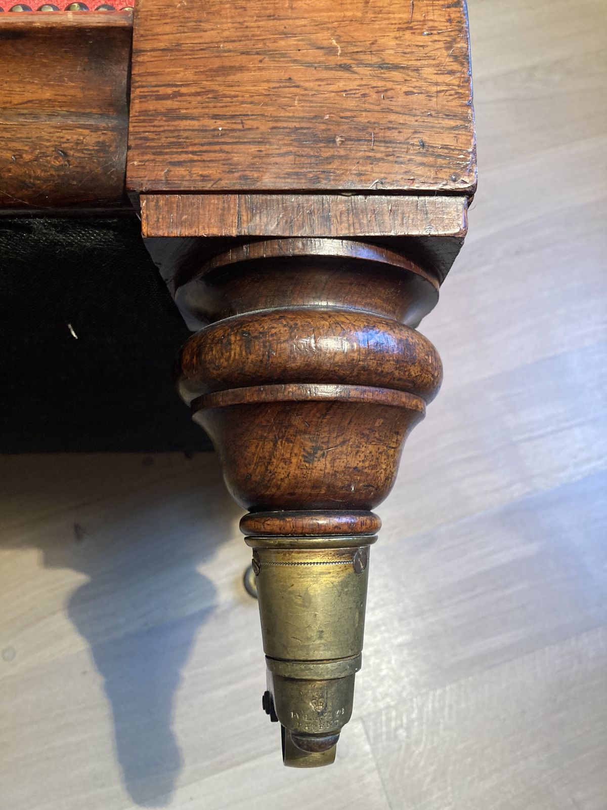 Early Victorian Walnut Sofa photo vinterior