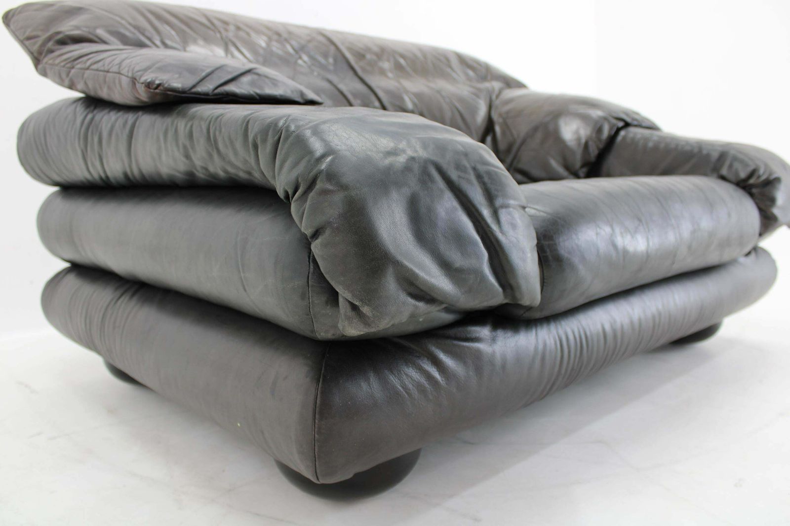 photo vinterior 1970s Wiener Werkstätte Brutalist Letaher Adjustable Armchair