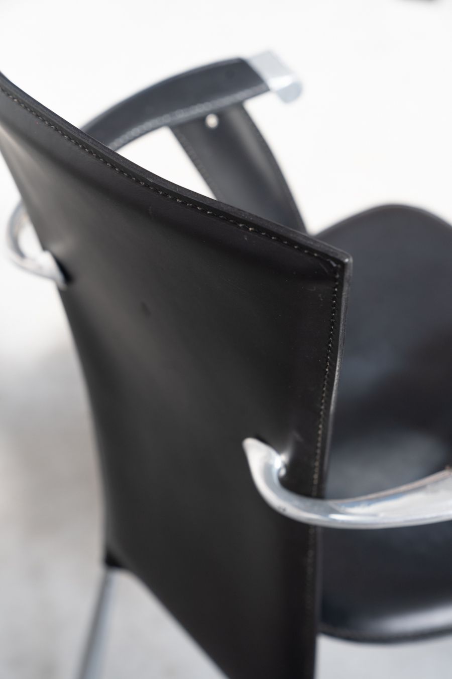 Stine Line 1990s Leather Armchair – Sleek Black Italian Design With Modern Flair photo vinterior