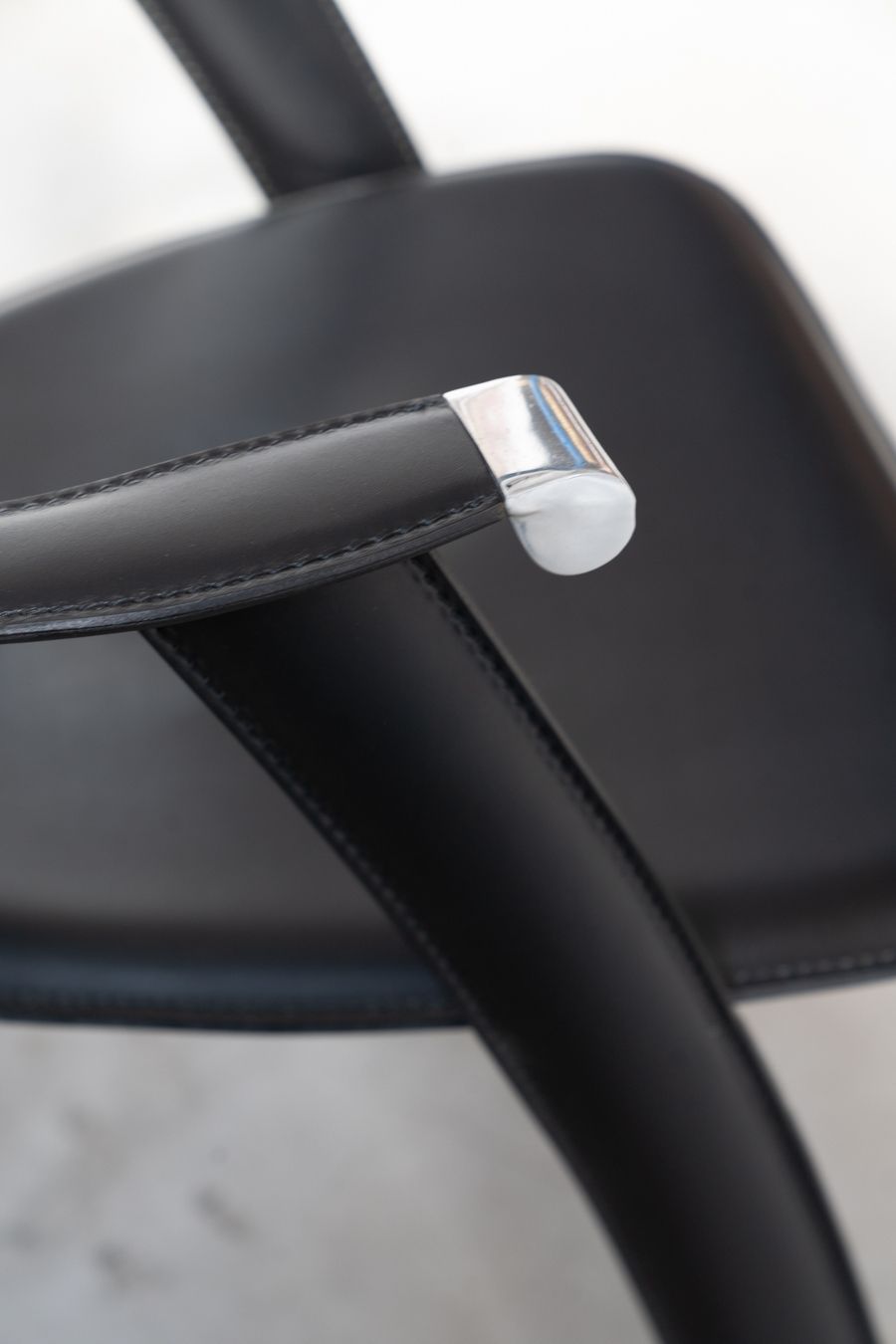 photo furniture Stine Line 1990s Leather Armchair – Sleek Black Italian Design With Modern Flair