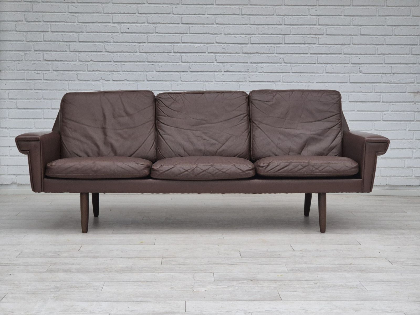 Deens 3 Zitsbank, Jaren 1970, Bruinleren Bekleding, Goede Staat. photo furniture