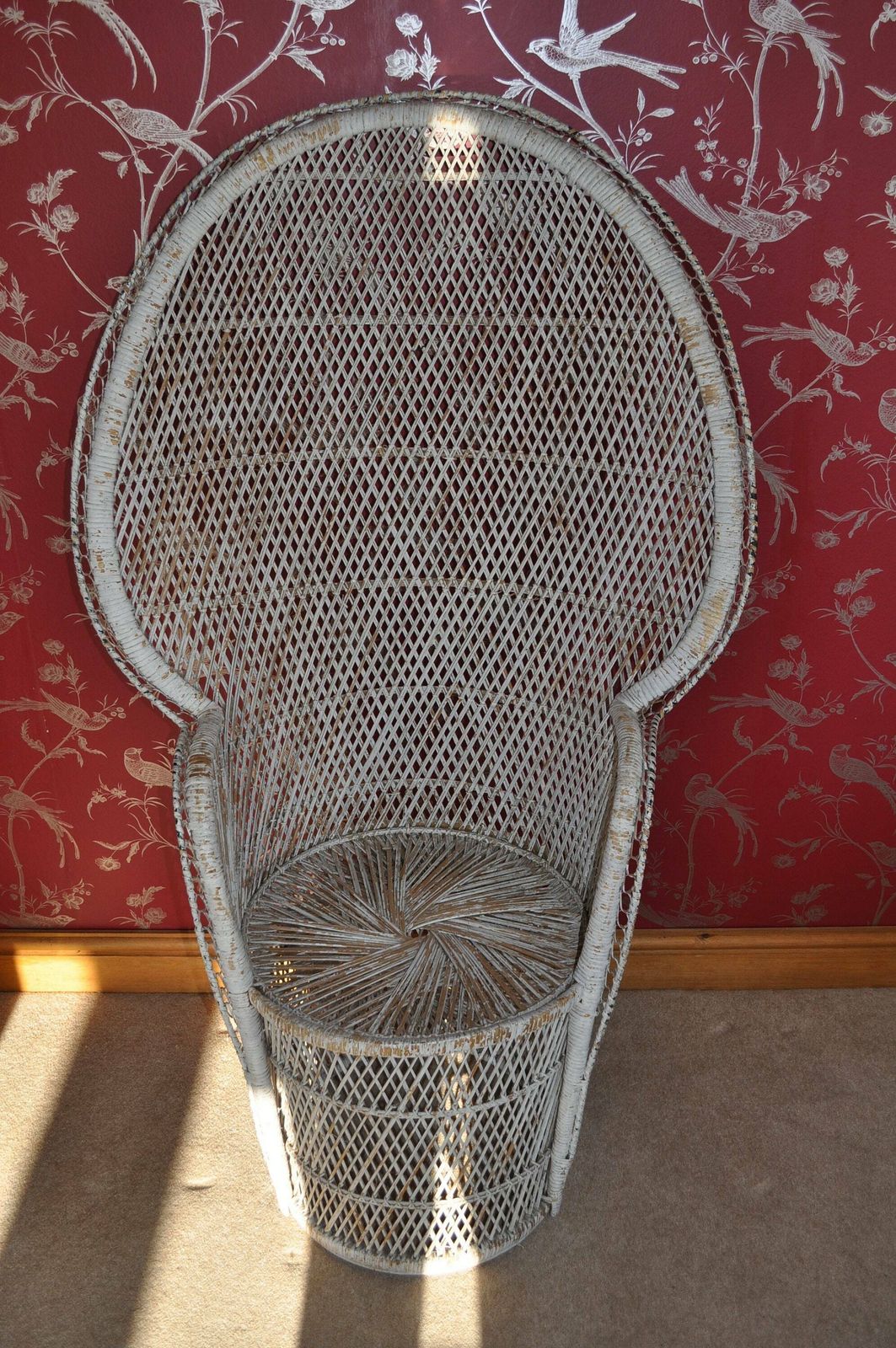 Vintage White Painted Whicker Peacock Chair photo 155.0