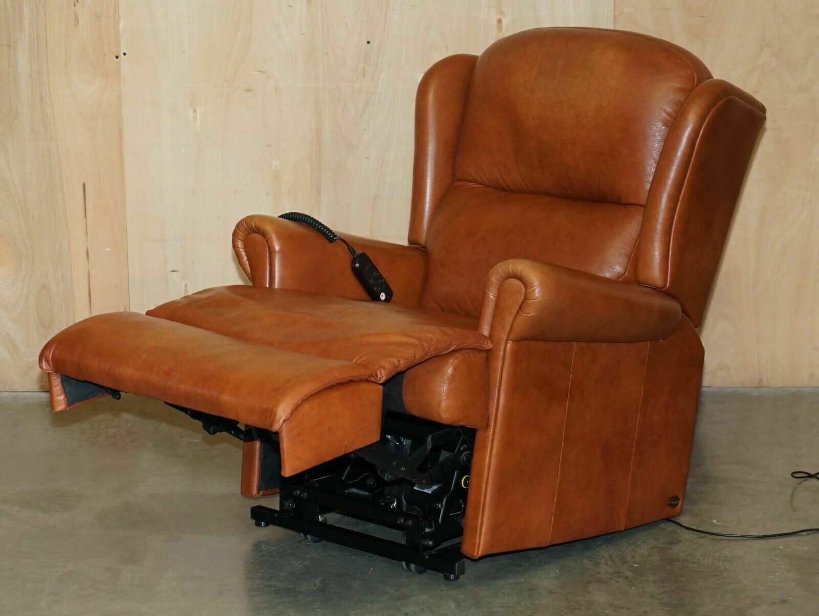 photo vintage Rrp £7,000 Sherborne Leather Upholstery Pair Of Rise Recliner Armchairs And Sofa