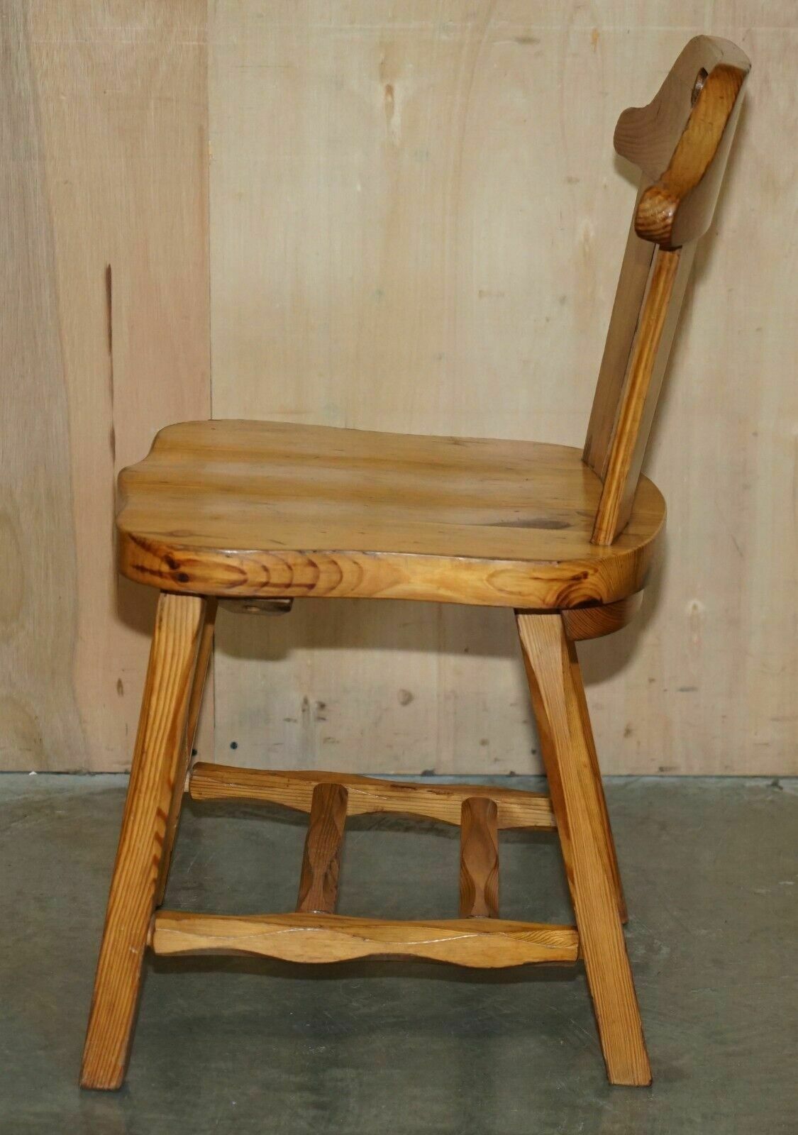 photo vinterior Suite Of Eight English Country House Vintage Pine Dining Chairs Heart Backs 8