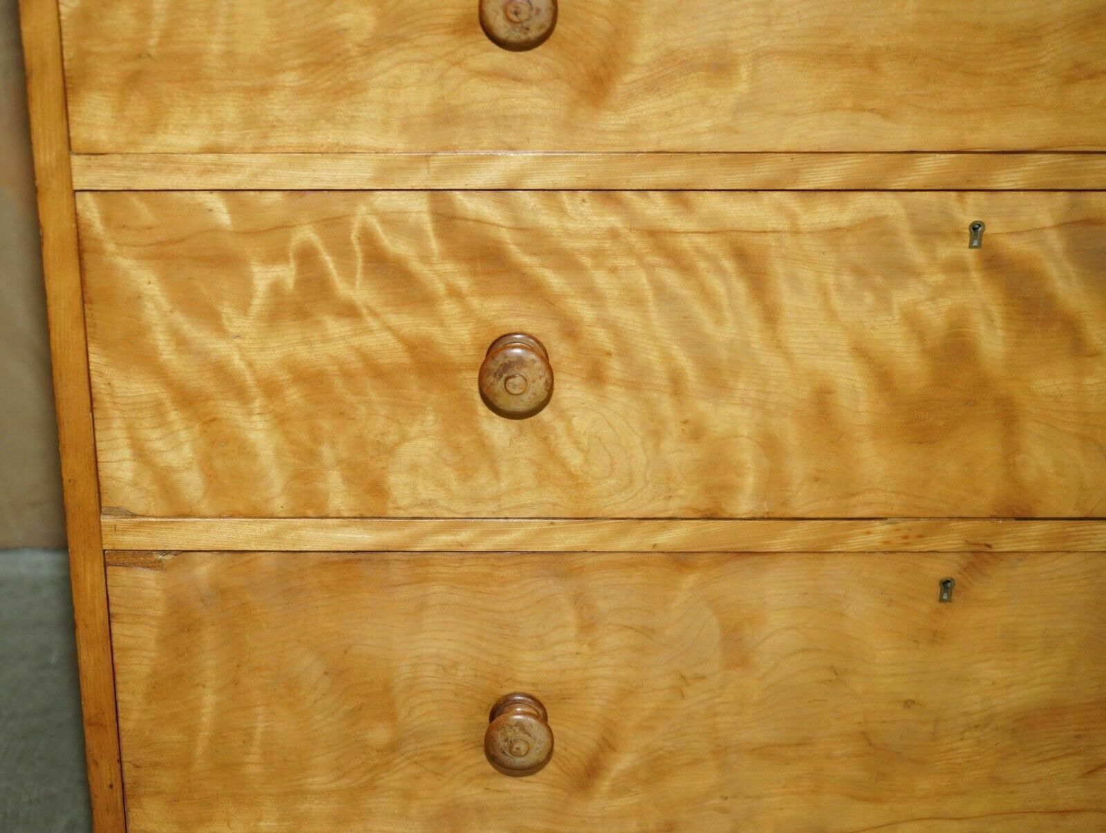 photo furniture Stunning Antique Victorian 1880 Satin Birch Holland & Son's Chest Of Drawers