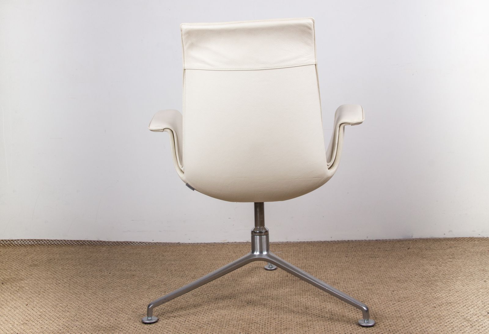 Fauteuil danois en cuir blanc et acier chromé, modèle Fk 6725 ou « Tulip Chair », par Preben Fabricius et Jørgen Kastholm pour Walter Knoll photo buy