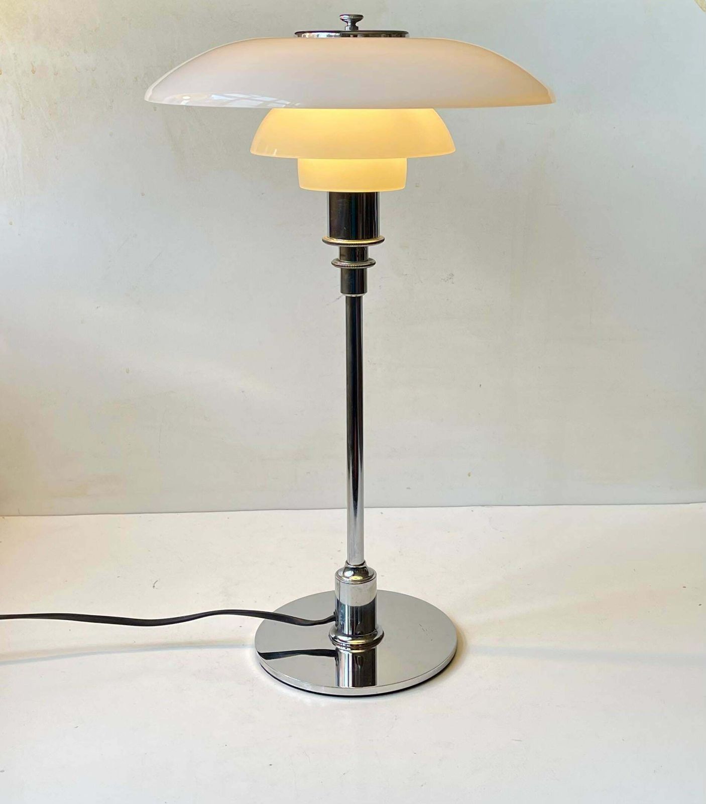 Vintage Louis Poulsen Ph 3/2 Table Lamp In Chrome & Opaline Glass photo Lighting