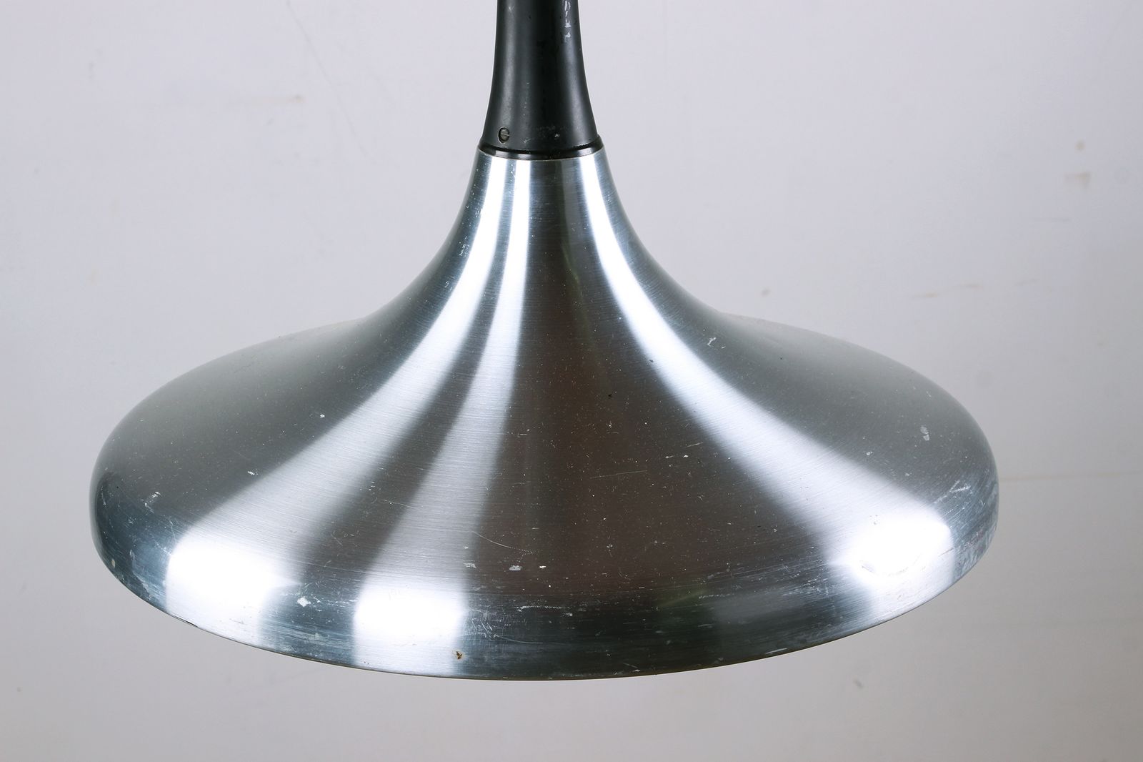 Grande suspension allemande en métal chromé, modèle Tulip par Erco, 1960. photo 500.0