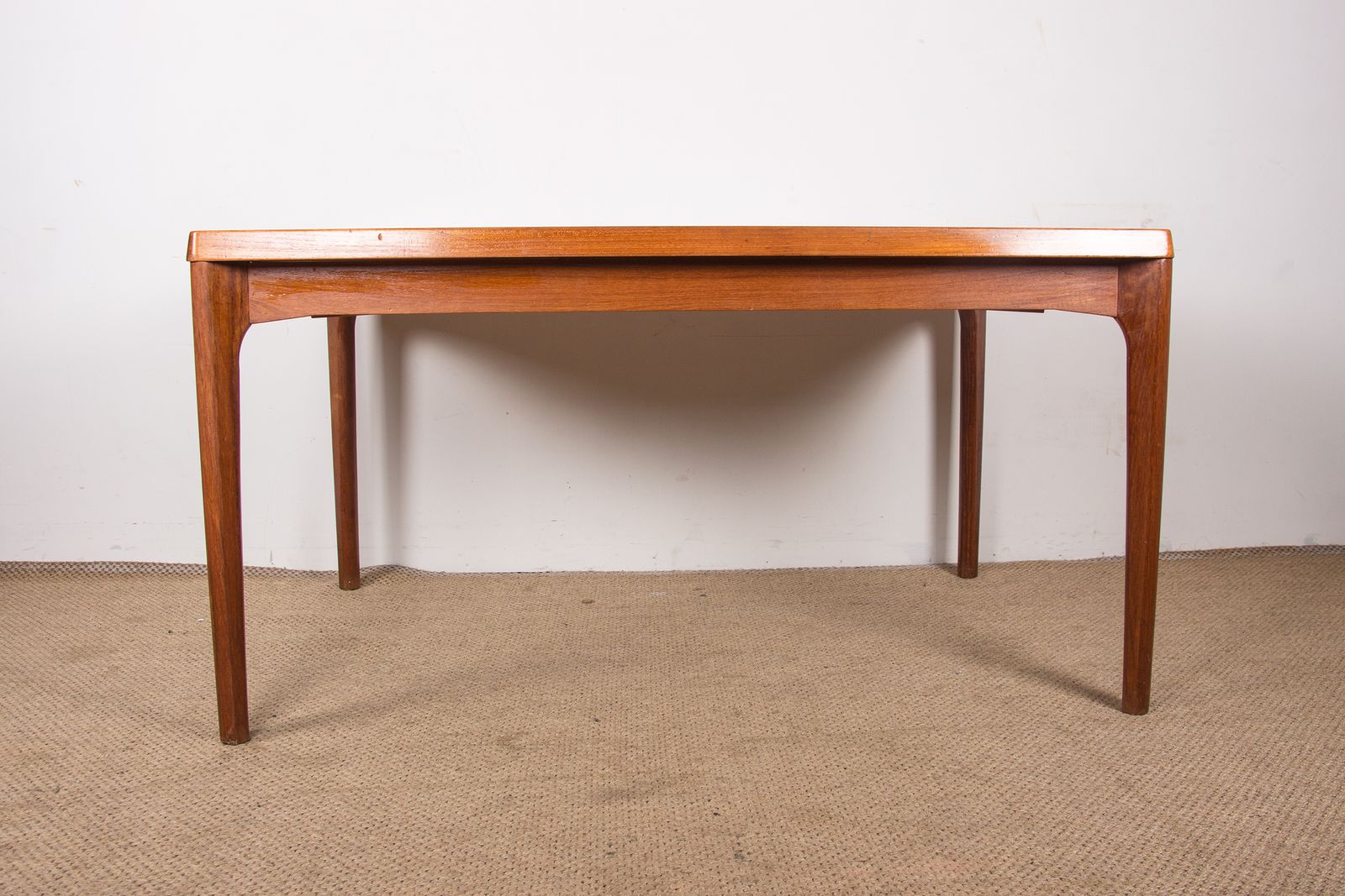 Table à manger danoise extensible en teck par Henning Kjaernulf pour Vejle Stole, 1960. photo furniture
